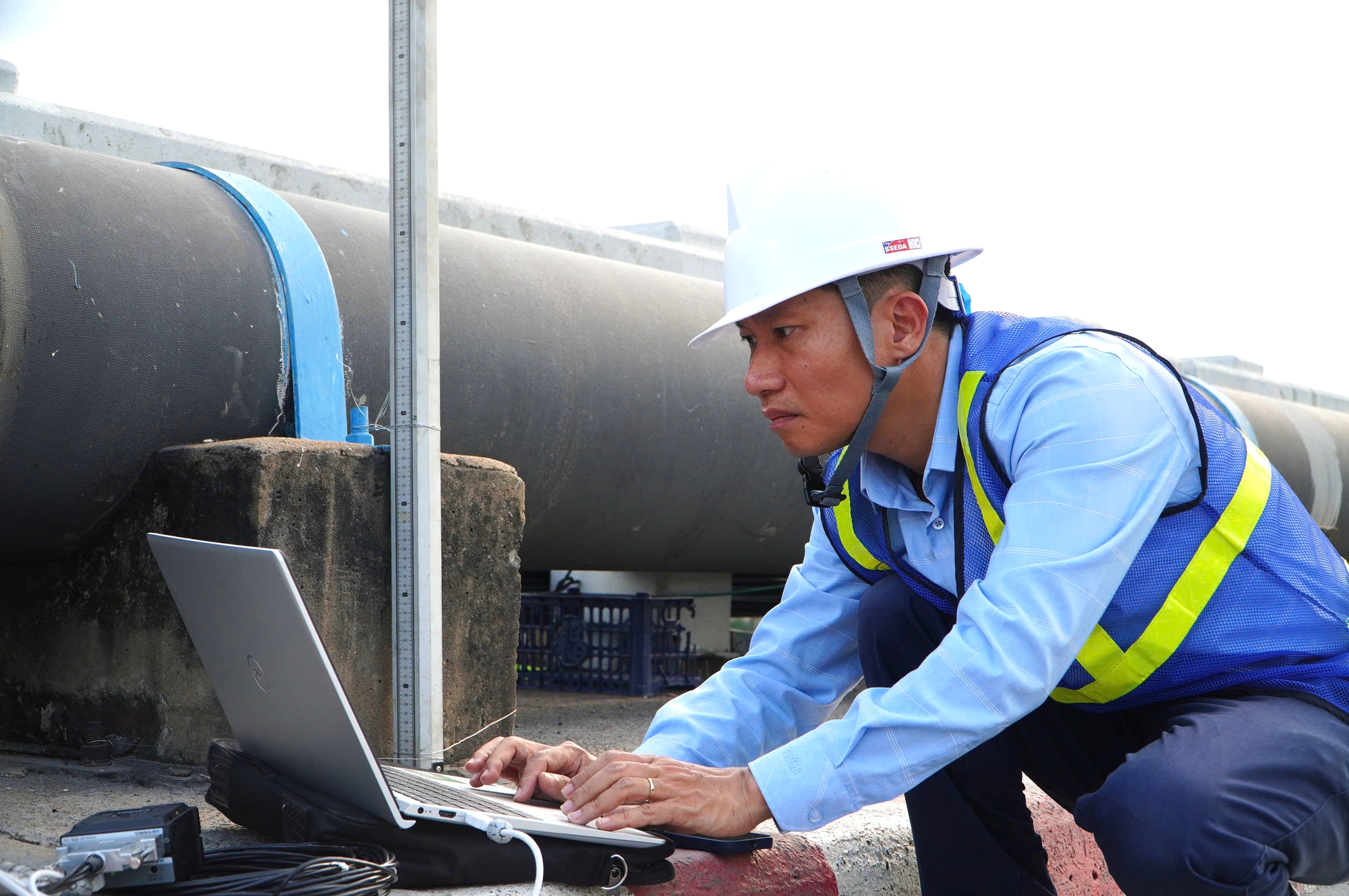 Cận cảnh thử tải cầu Bình Phước 1 bằng 14 xe tải, chuẩn bị cho ngày thông xe- Ảnh 3. Cận cảnh thử tải cầu Bình Phước 1 bằng 14 xe tải, chuẩn bị cho ngày thông xe- Ảnh 3.