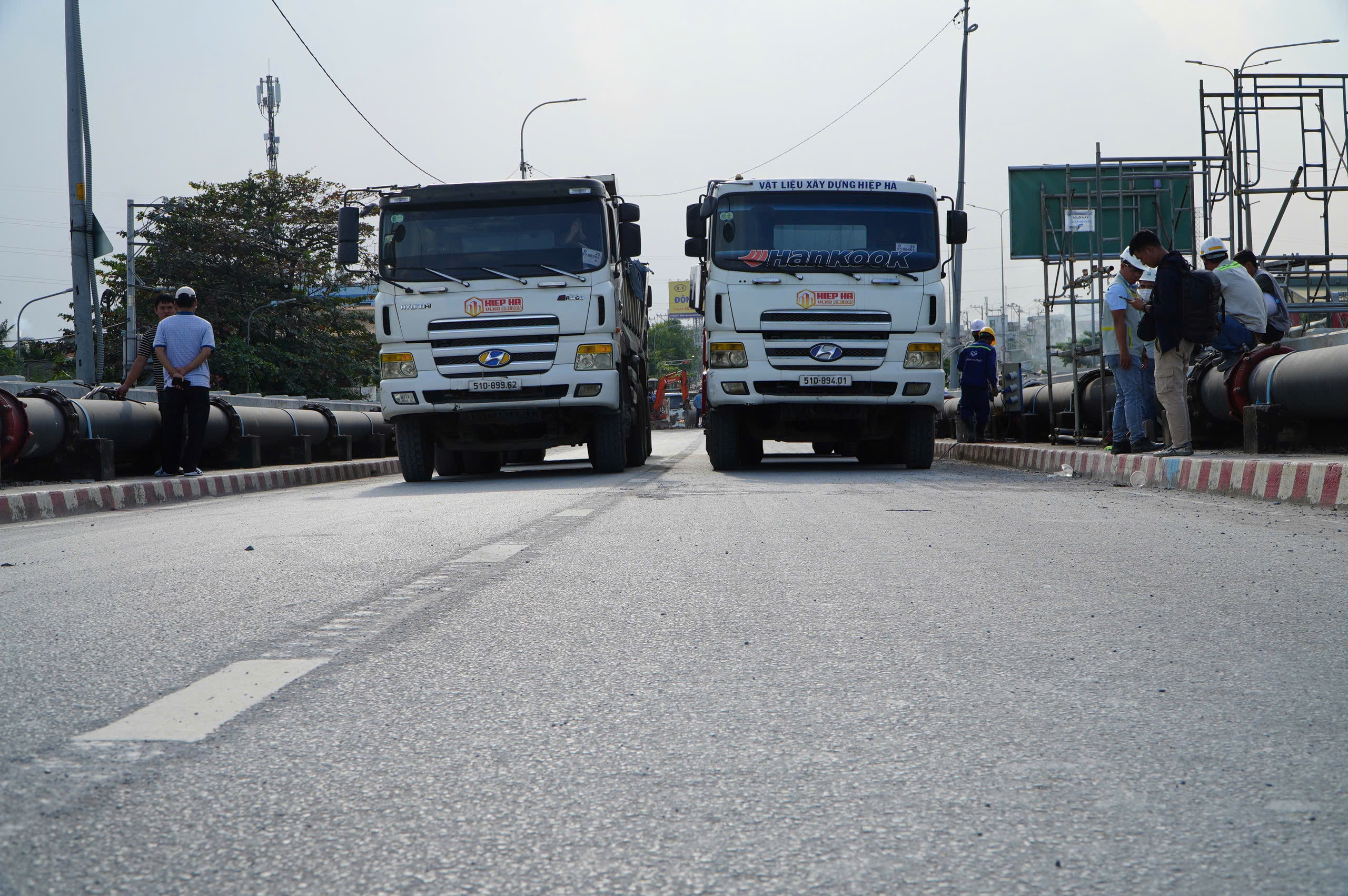 Cận cảnh thử tải cầu Bình Phước 1 bằng 14 xe tải, chuẩn bị cho ngày thông xe- Ảnh 4. Cận cảnh thử tải cầu Bình Phước 1 bằng 14 xe tải, chuẩn bị cho ngày thông xe- Ảnh 4.