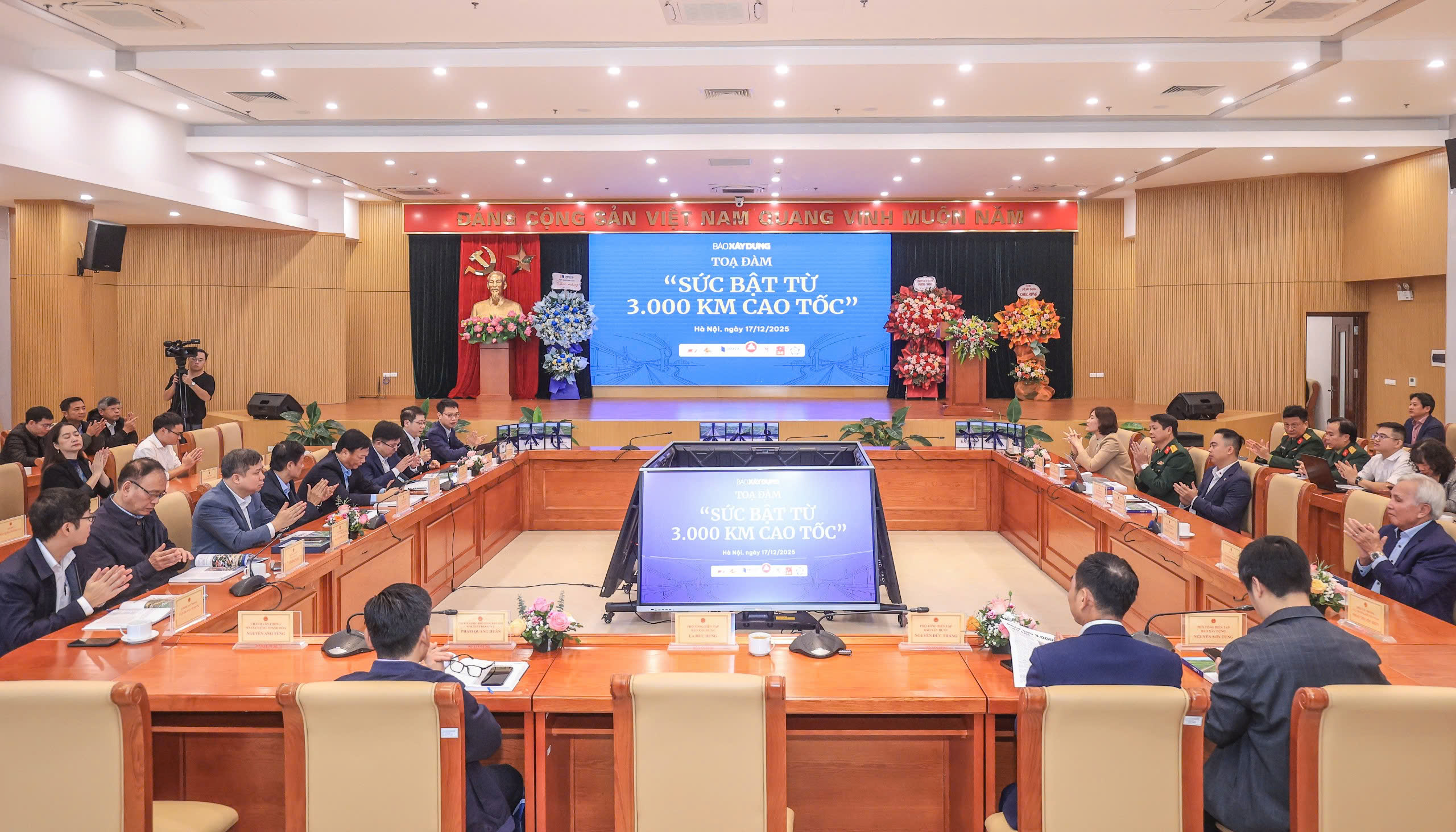 Trực tiếp: Toạ đ&agrave;m "Sức bật từ 3.000km cao tốc"- Ảnh 1.