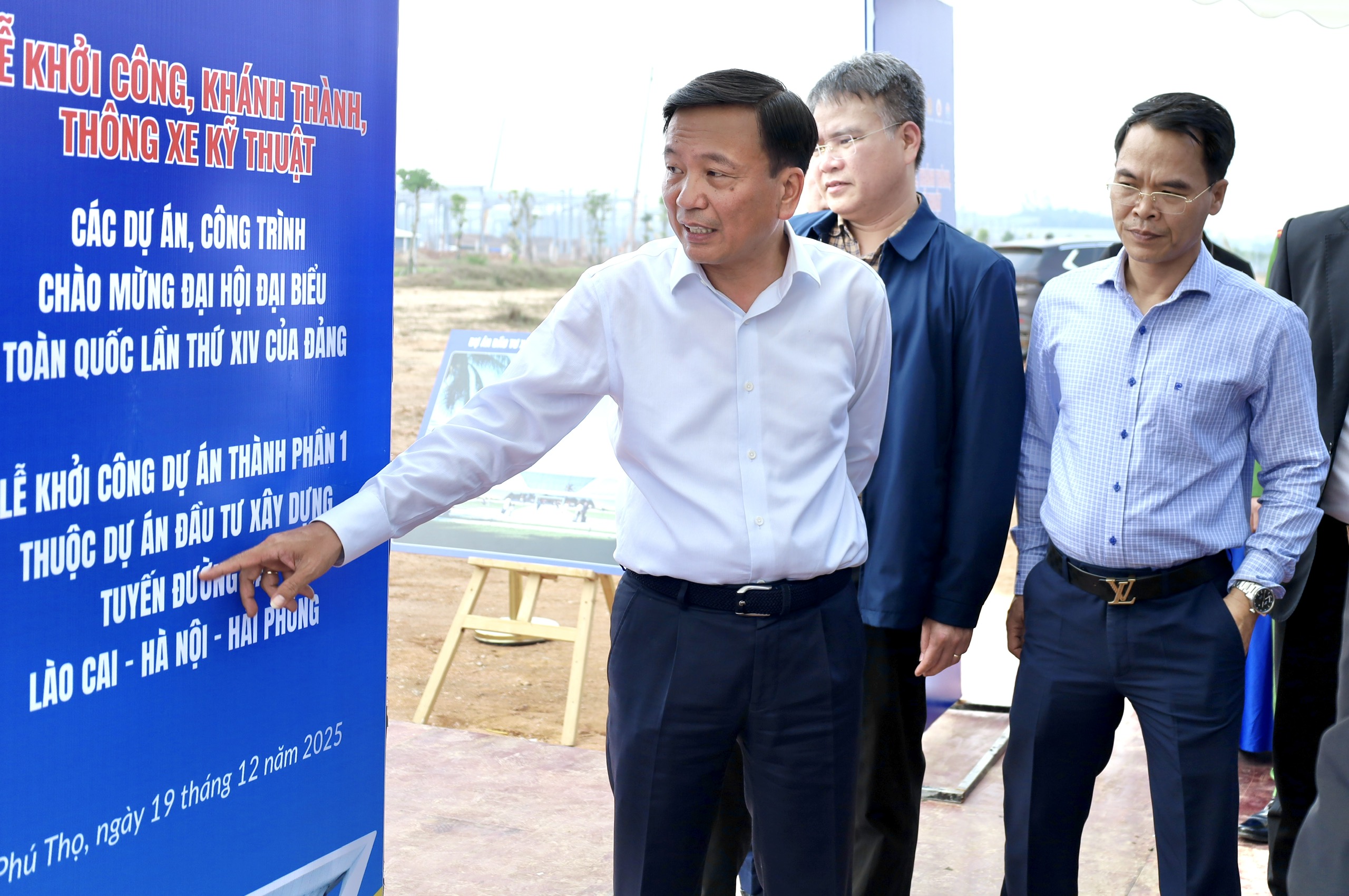 Thứ trưởng Nguyễn Danh Huy kiểm tra c&ocirc;ng t&aacute;c chuẩn bị lễ khởi c&ocirc;ng dự &aacute;n đường sắt- Ảnh 4.