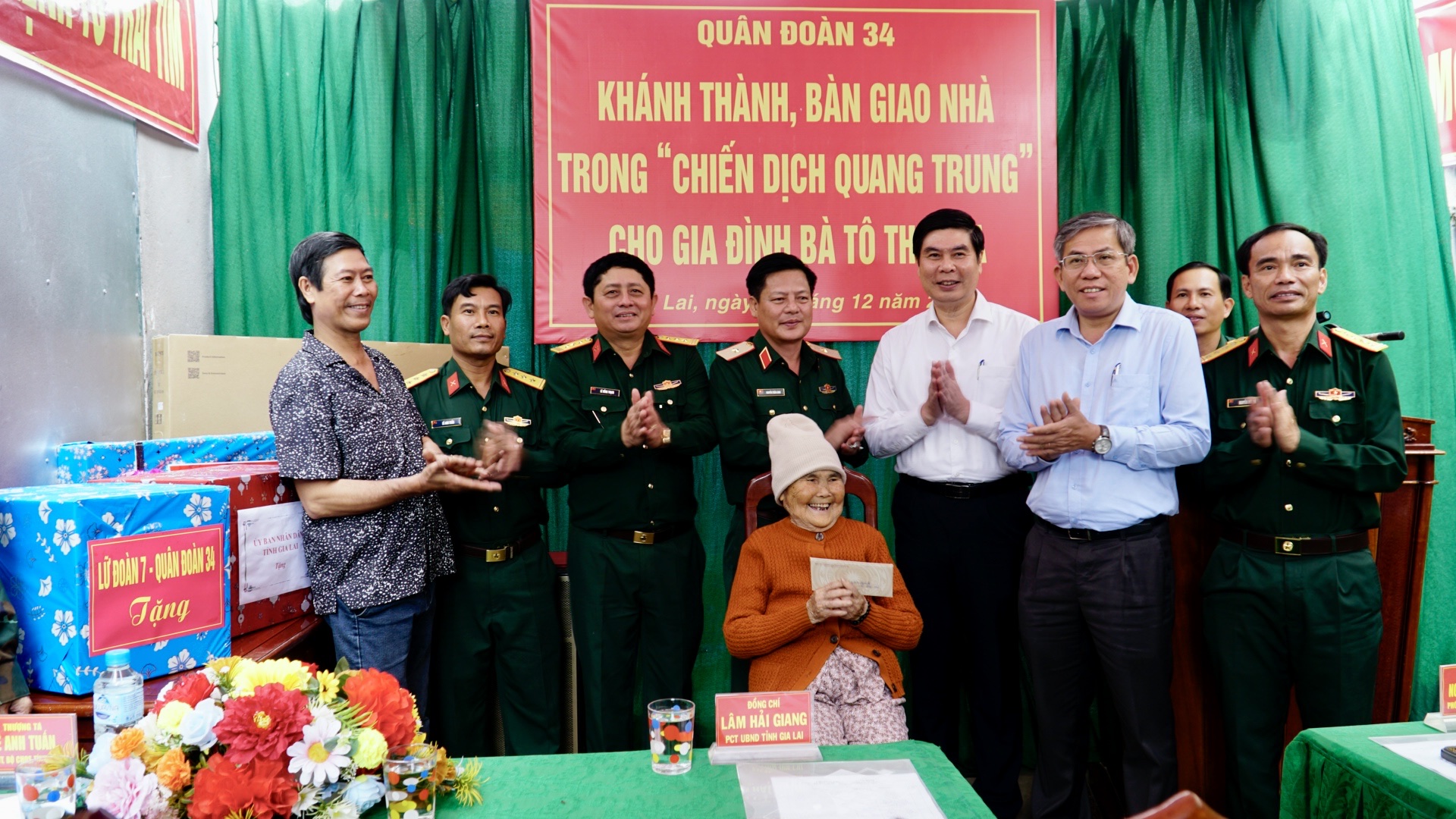Khánh thành ngôi nhà đầu tiên trong “Chiến dịch Quang Trung” tại Gia Lai- Ảnh 1. Khánh thành ngôi nhà đầu tiên trong “Chiến dịch Quang Trung” tại Gia Lai- Ảnh 1.