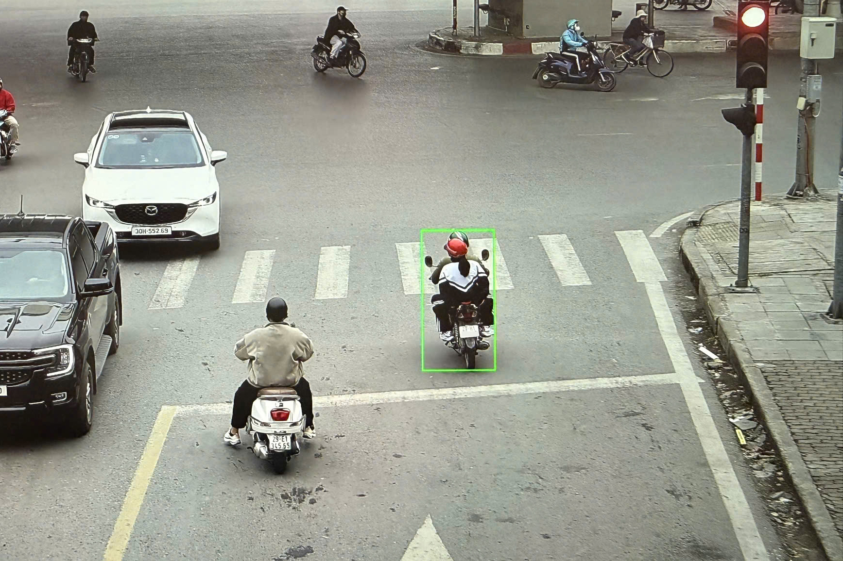 H&agrave; Nội: H&igrave;nh ảnh h&agrave;ng loạt &ocirc; t&ocirc;, xe m&aacute;y vi phạm bị camera AI "bắt quả tang"- Ảnh 5.