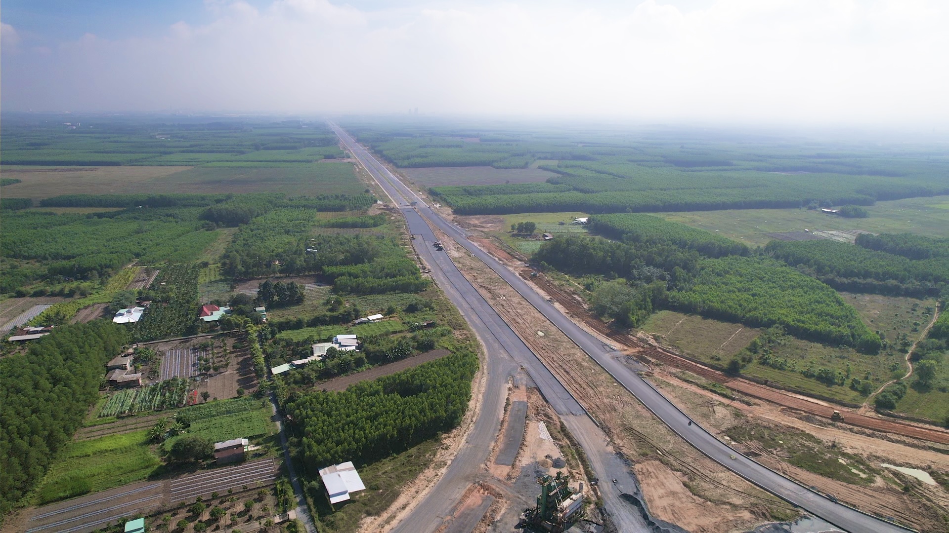 Vành đai 3 TP.HCM qua Đồng Nai thông xe kỹ thuật, tạo trục giao thông liên vùng- Ảnh 3. Vành đai 3 TP.HCM qua Đồng Nai thông xe kỹ thuật, tạo trục giao thông liên vùng- Ảnh 3.