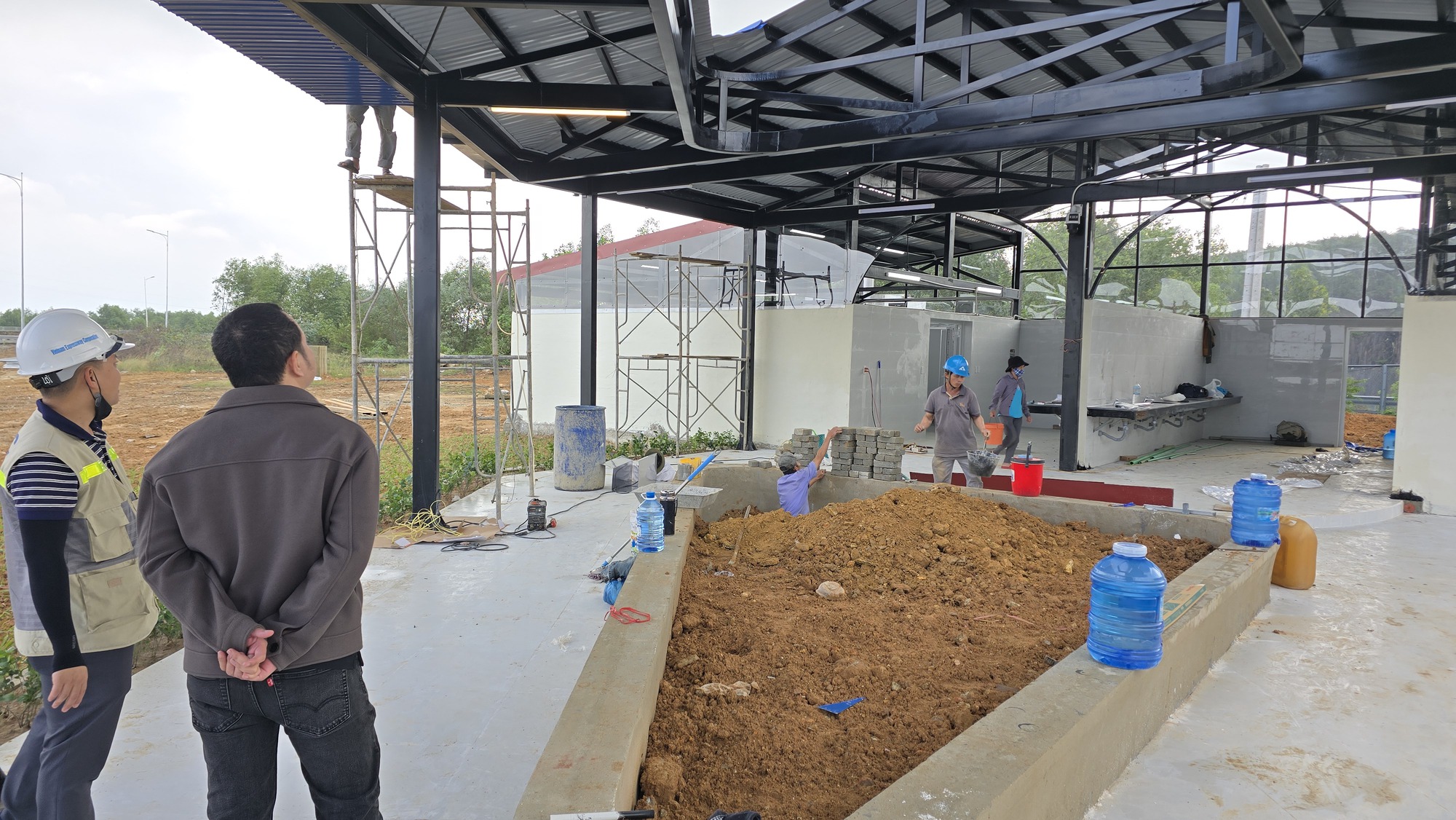 Hai điểm dừng xe đầu ti&ecirc;n tr&ecirc;n cao tốc Đ&agrave; Nẵng - Quảng Ng&atilde;i chuẩn bị khai th&aacute;c- Ảnh 7.