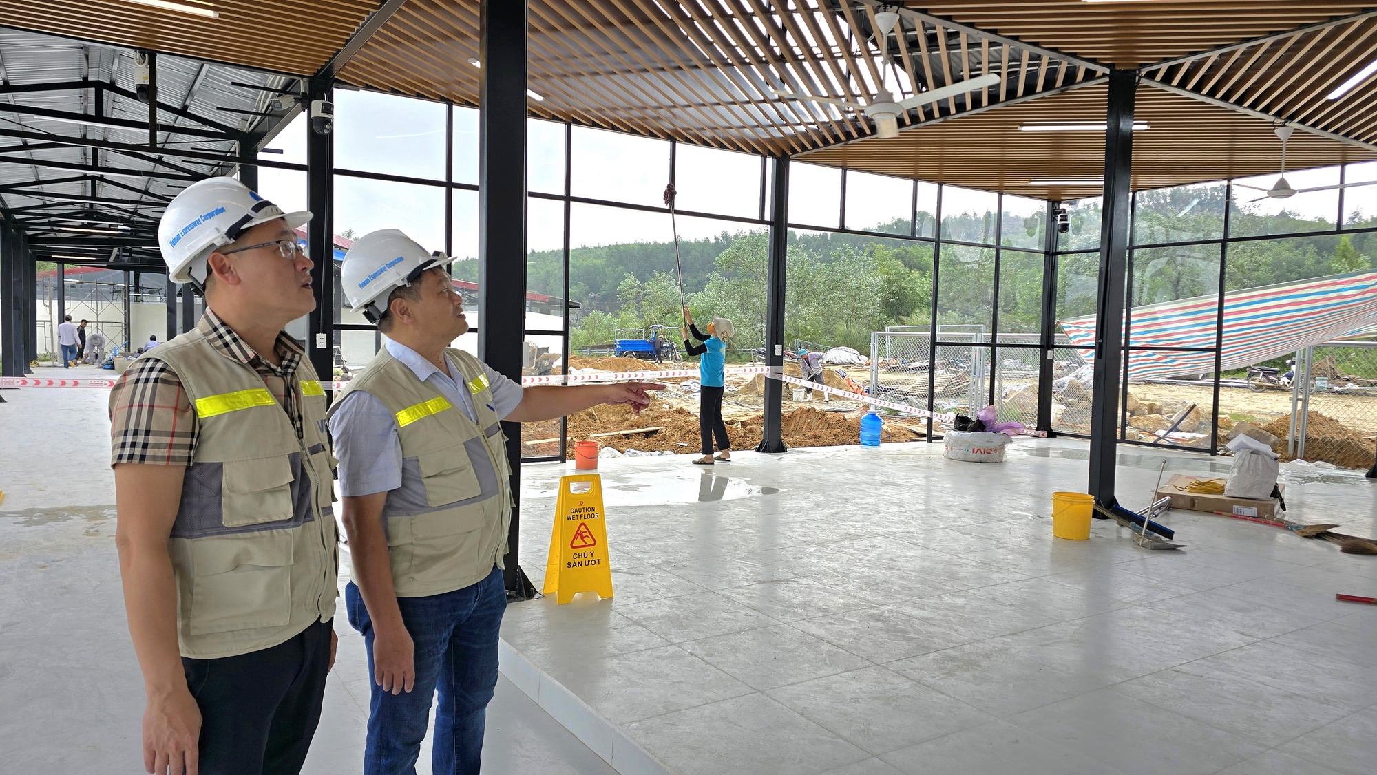 Hai điểm dừng xe đầu ti&ecirc;n tr&ecirc;n cao tốc Đ&agrave; Nẵng - Quảng Ng&atilde;i chuẩn bị khai th&aacute;c- Ảnh 2.