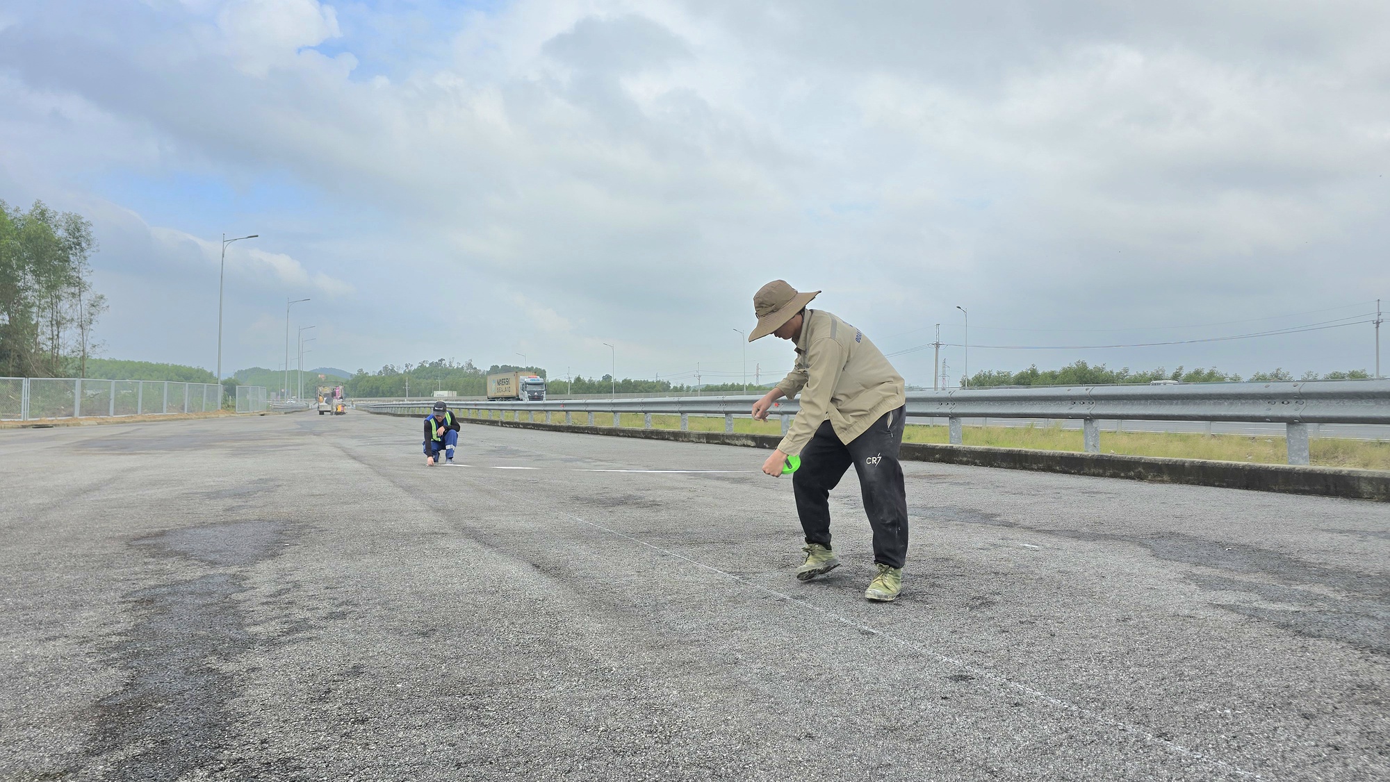 Hai điểm dừng xe đầu ti&ecirc;n tr&ecirc;n cao tốc Đ&agrave; Nẵng - Quảng Ng&atilde;i chuẩn bị khai th&aacute;c- Ảnh 8.