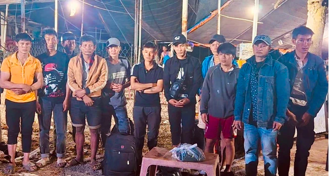 T&acirc;y Ninh: Bắt giữ 13 người vượt bi&ecirc;n từ Campuchia về Việt Nam- Ảnh 1.