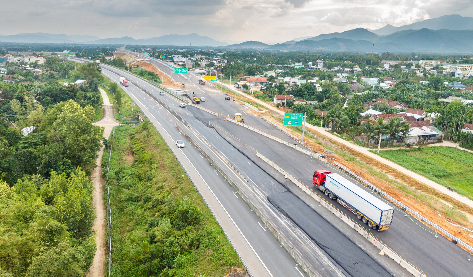 To&agrave;n cảnh cao tốc 20.000 tỷ đồng trước giờ th&ocirc;ng xe kỹ thuật- Ảnh 3.