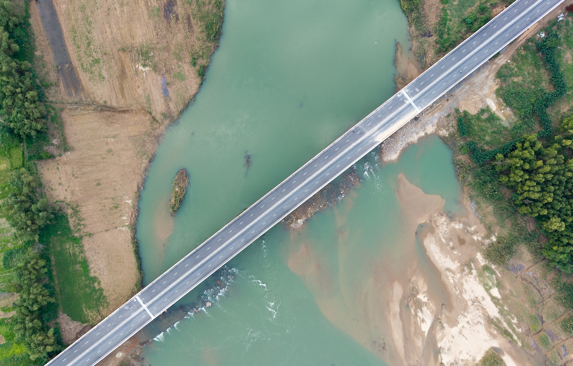 To&agrave;n cảnh cao tốc 20.000 tỷ đồng trước giờ th&ocirc;ng xe kỹ thuật- Ảnh 6.