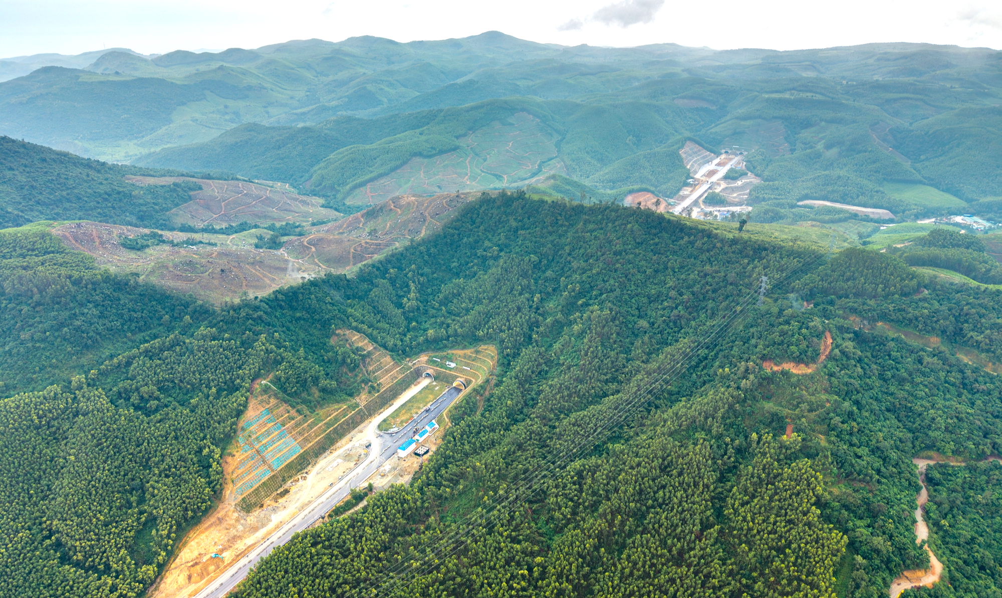 To&agrave;n cảnh cao tốc 20.000 tỷ đồng trước giờ th&ocirc;ng xe kỹ thuật- Ảnh 11.