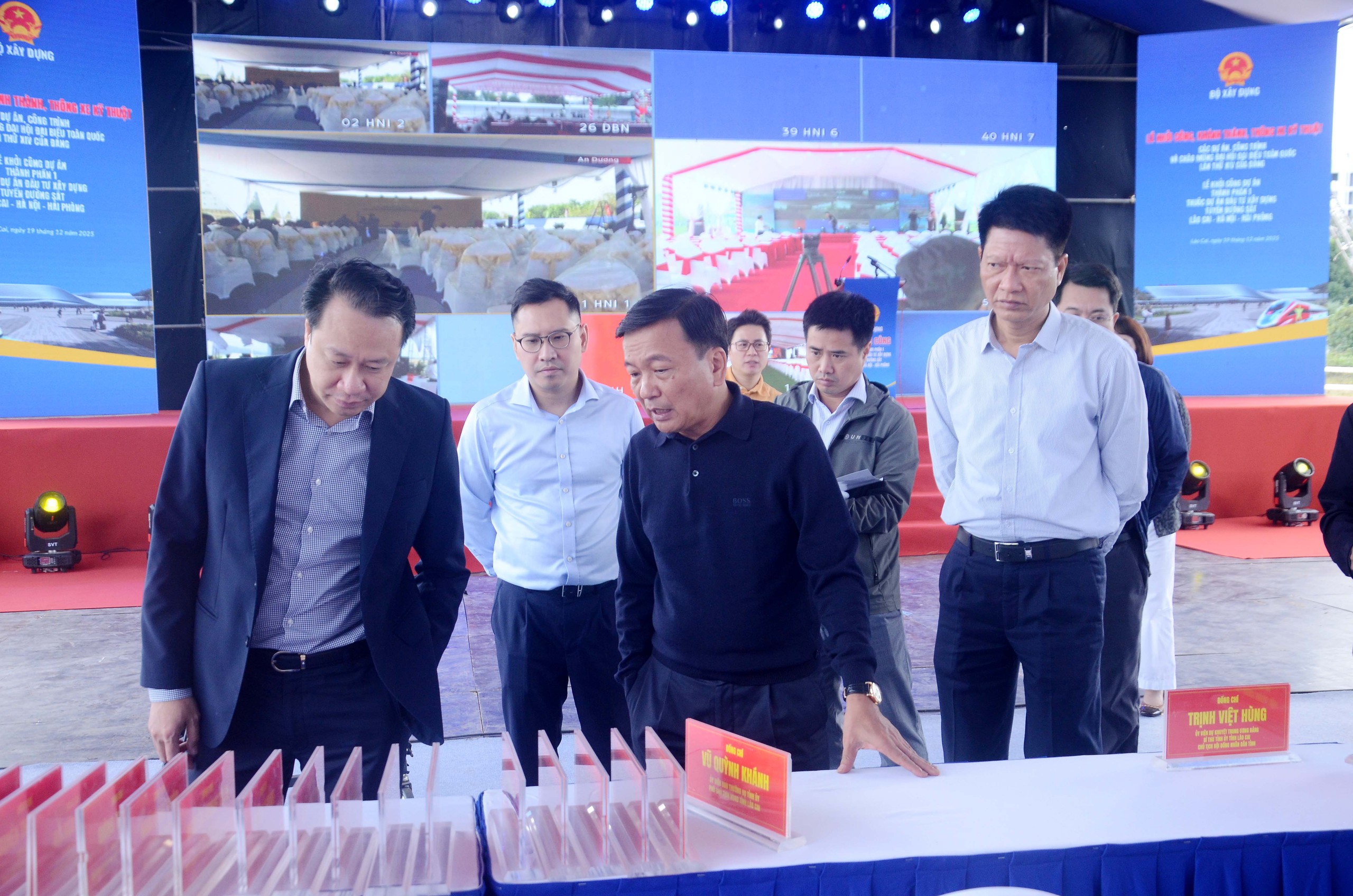 Thứ trưởng Nguyễn Danh Huy kiểm tra công tác chuẩn bị lễ khởi công dự án đường sắt Lào Cai- Ảnh 2. Thứ trưởng Nguyễn Danh Huy kiểm tra công tác chuẩn bị lễ khởi công dự án đường sắt Lào Cai- Ảnh 2.