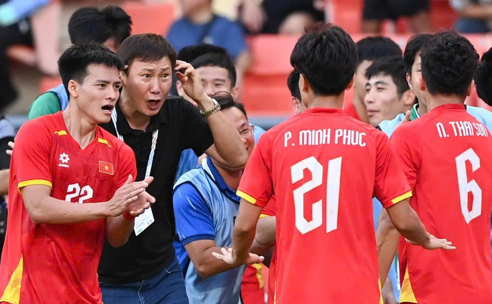 Lộ diện trọng t&agrave;i bắt ch&iacute;nh trận U22 Việt Nam gặp Th&aacute;i Lan tại chung kết SEA Games 33- Ảnh 2.