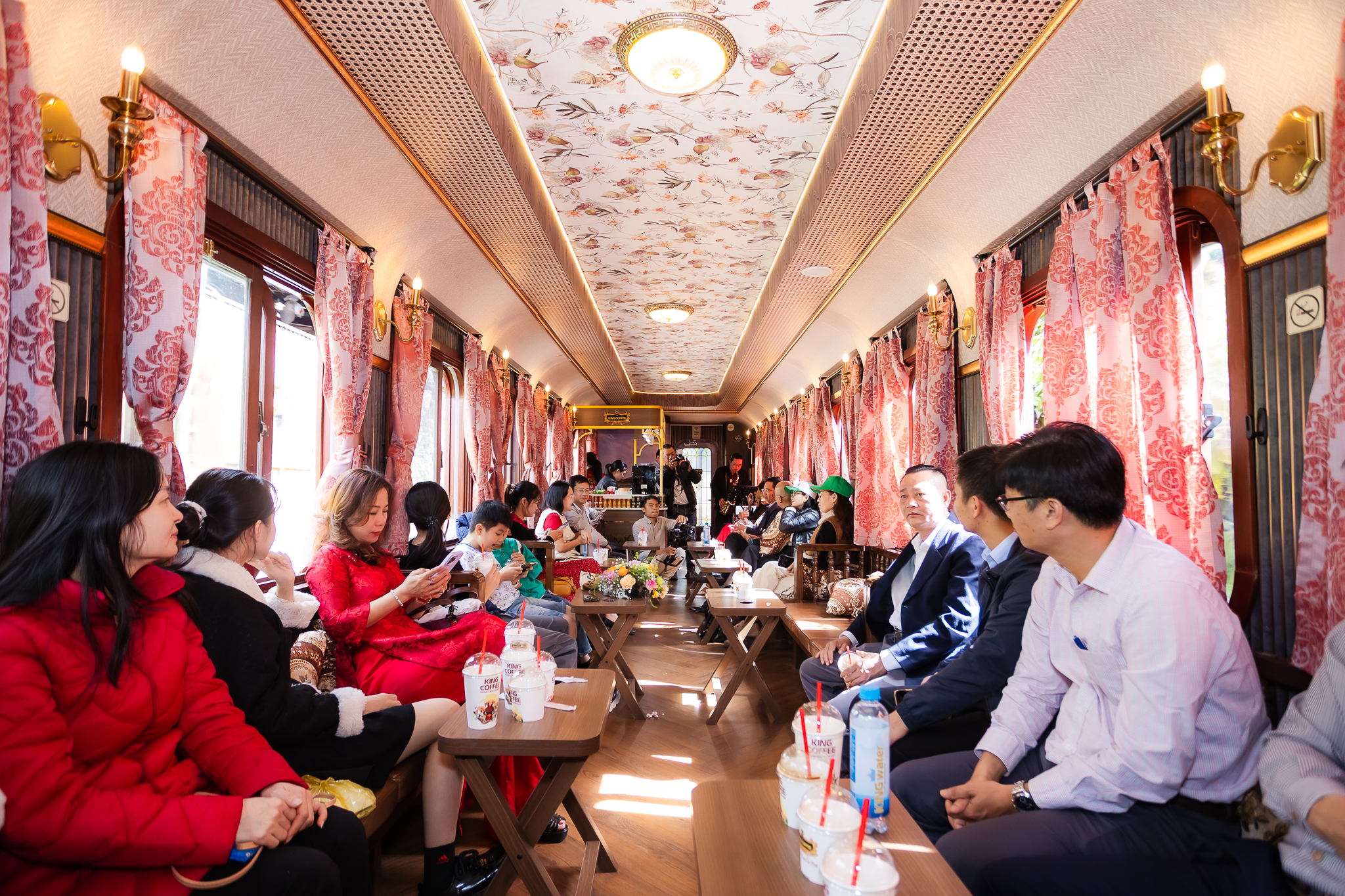 Ra mắt &ldquo;Đ&agrave; Lạt coffee train&rdquo;, trải nghiệm c&agrave; ph&ecirc; tr&ecirc;n t&agrave;u cổ giữa phố n&uacute;i- Ảnh 1.