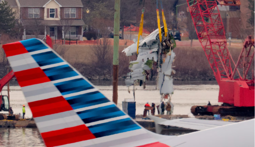 Ch&iacute;nh phủ Mỹ nhận lỗi vụ tai nạn m&aacute;y bay ở Washington D.C- Ảnh 1.