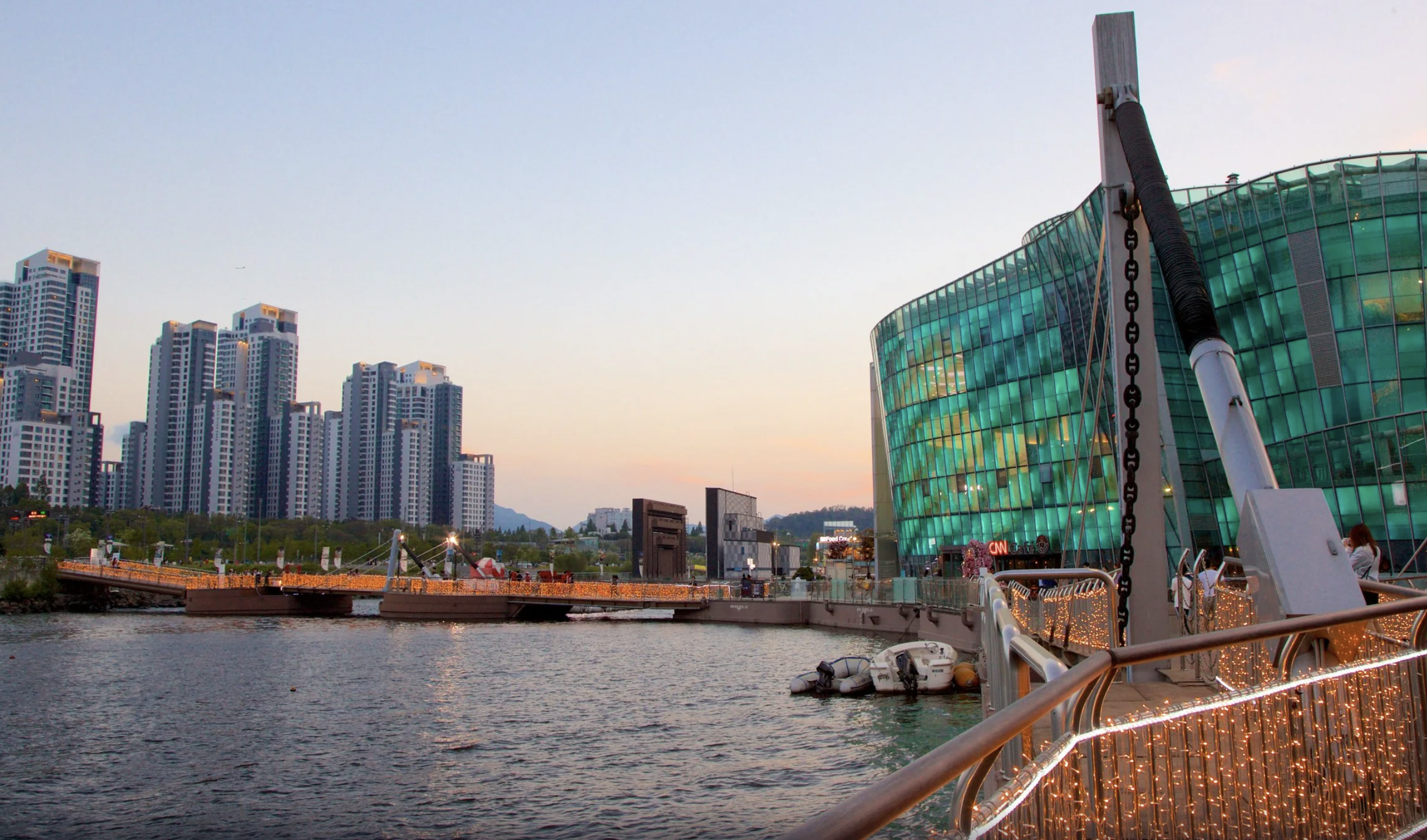 Đâu là nơi có giá nhà đắt đỏ, tập trung nhiều tài phiệt nhất Hàn Quốc? - Ảnh 1. Đâu là nơi có giá nhà đắt đỏ, tập trung nhiều tài phiệt nhất Hàn Quốc? - Ảnh 1.