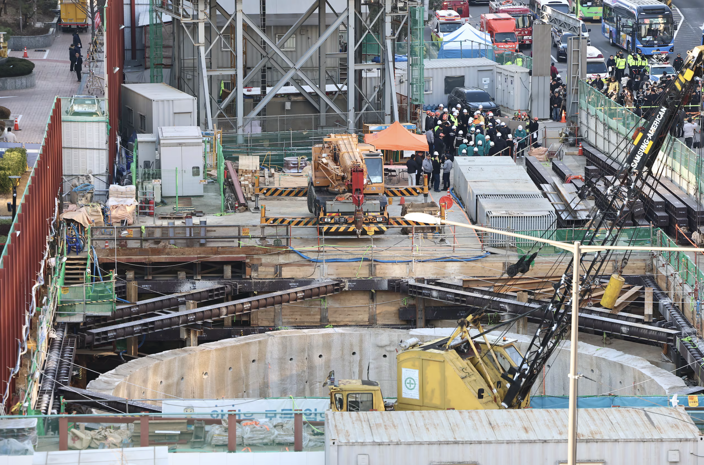 H&agrave;n Quốc: Sập c&ocirc;ng trường x&acirc;y dựng đường sắt ngầm ở độ s&acirc;u 70 m&eacute;t- Ảnh 1.