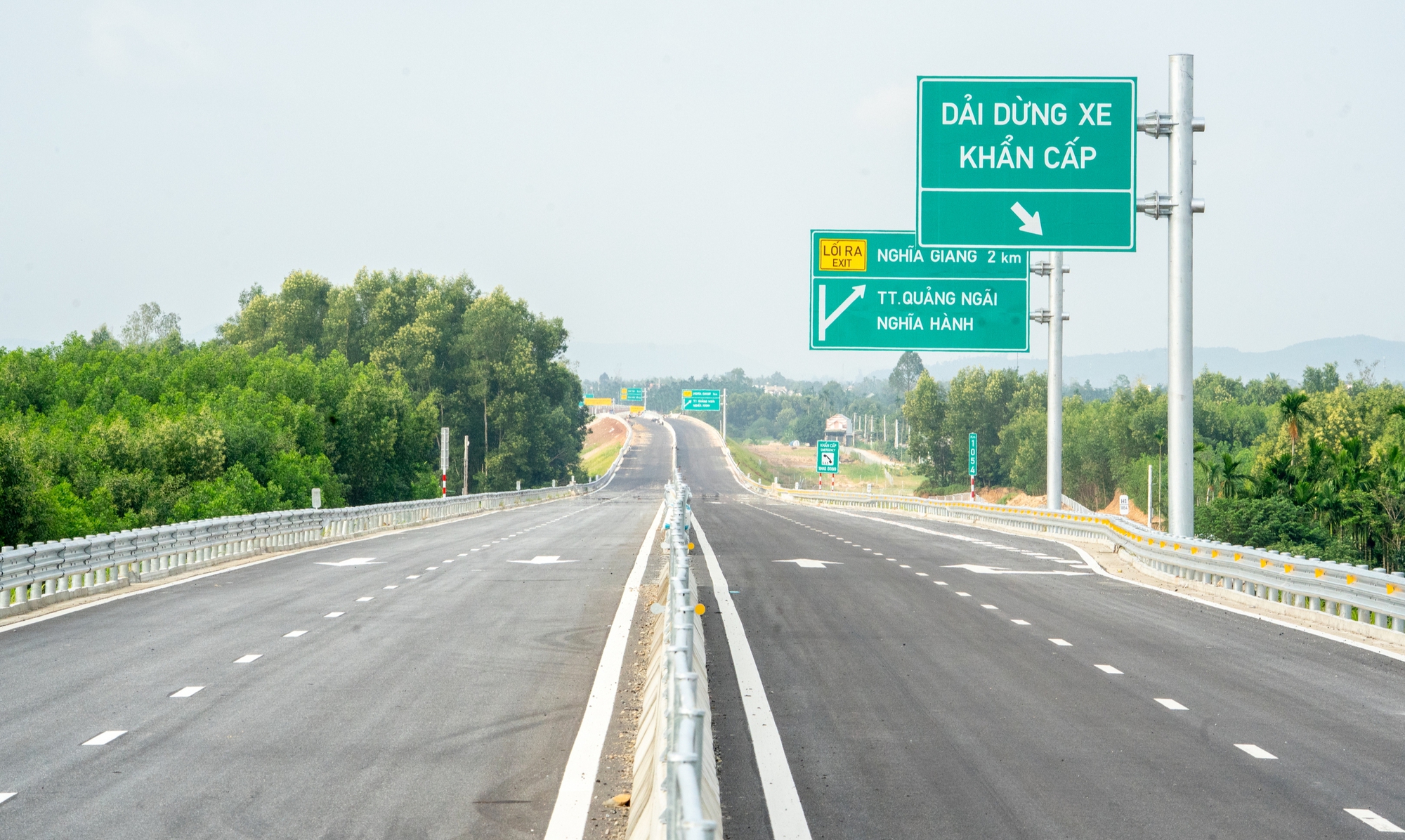 To&agrave;n cảnh cao tốc 20.000 tỷ đồng trước giờ th&ocirc;ng xe kỹ thuật- Ảnh 14.