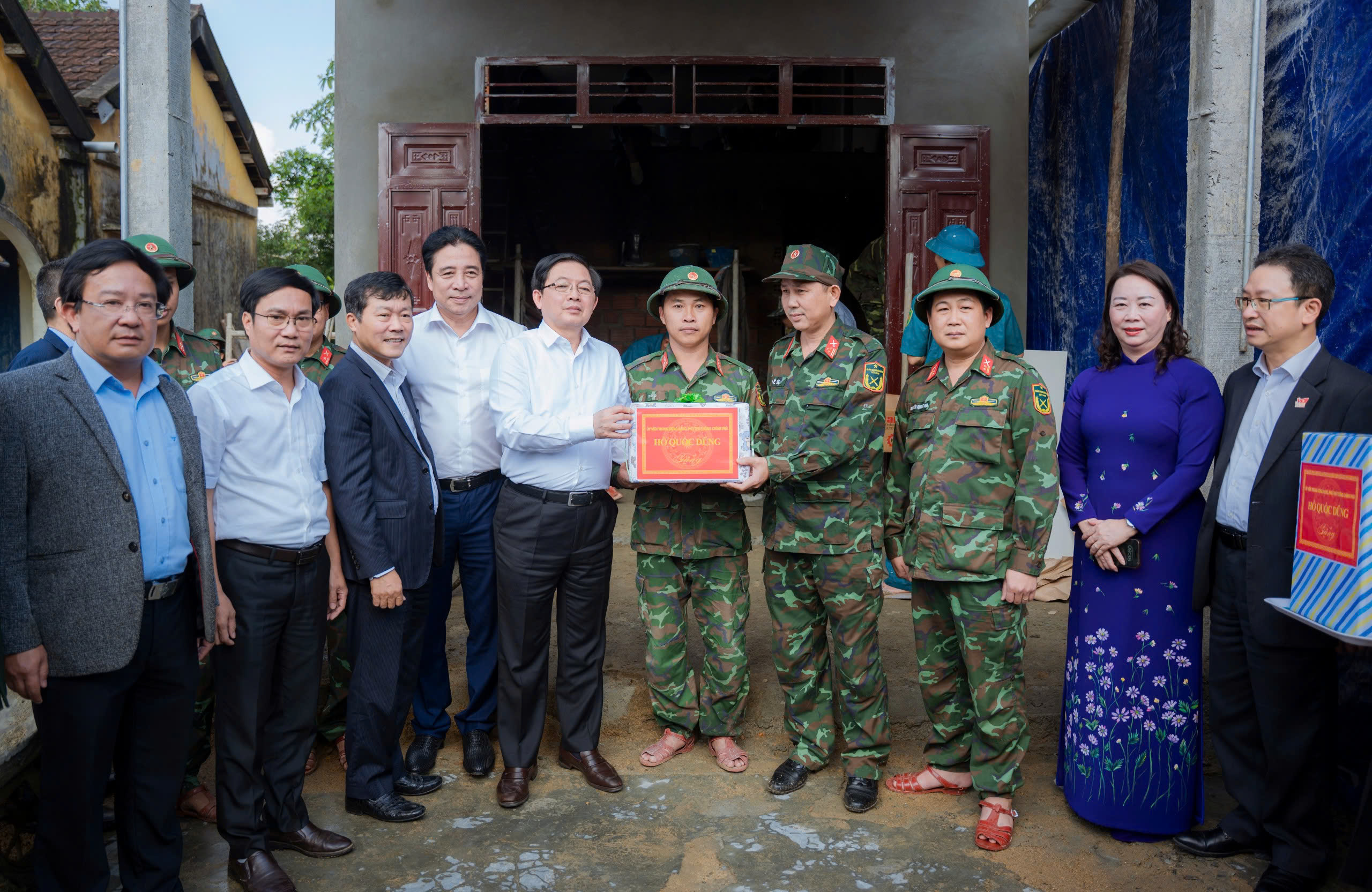 Ph&oacute; Thủ tướng Hồ Quốc Dũng thăm, ch&uacute;c mừng Gi&aacute;ng sinh gi&aacute;o phận Huế- Ảnh 2.