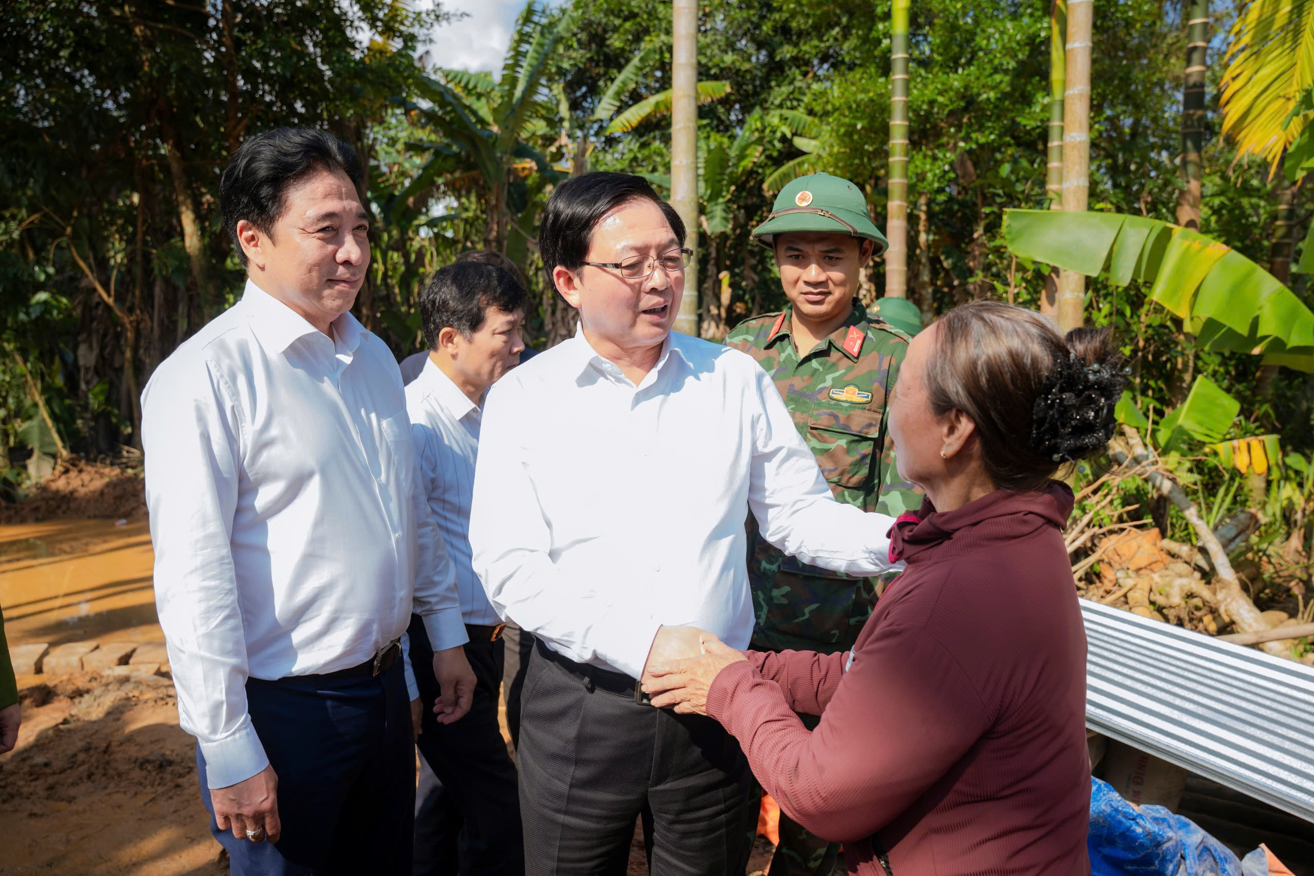Ph&oacute; Thủ tướng Hồ Quốc Dũng thăm, ch&uacute;c mừng Gi&aacute;ng sinh gi&aacute;o phận Huế- Ảnh 3.