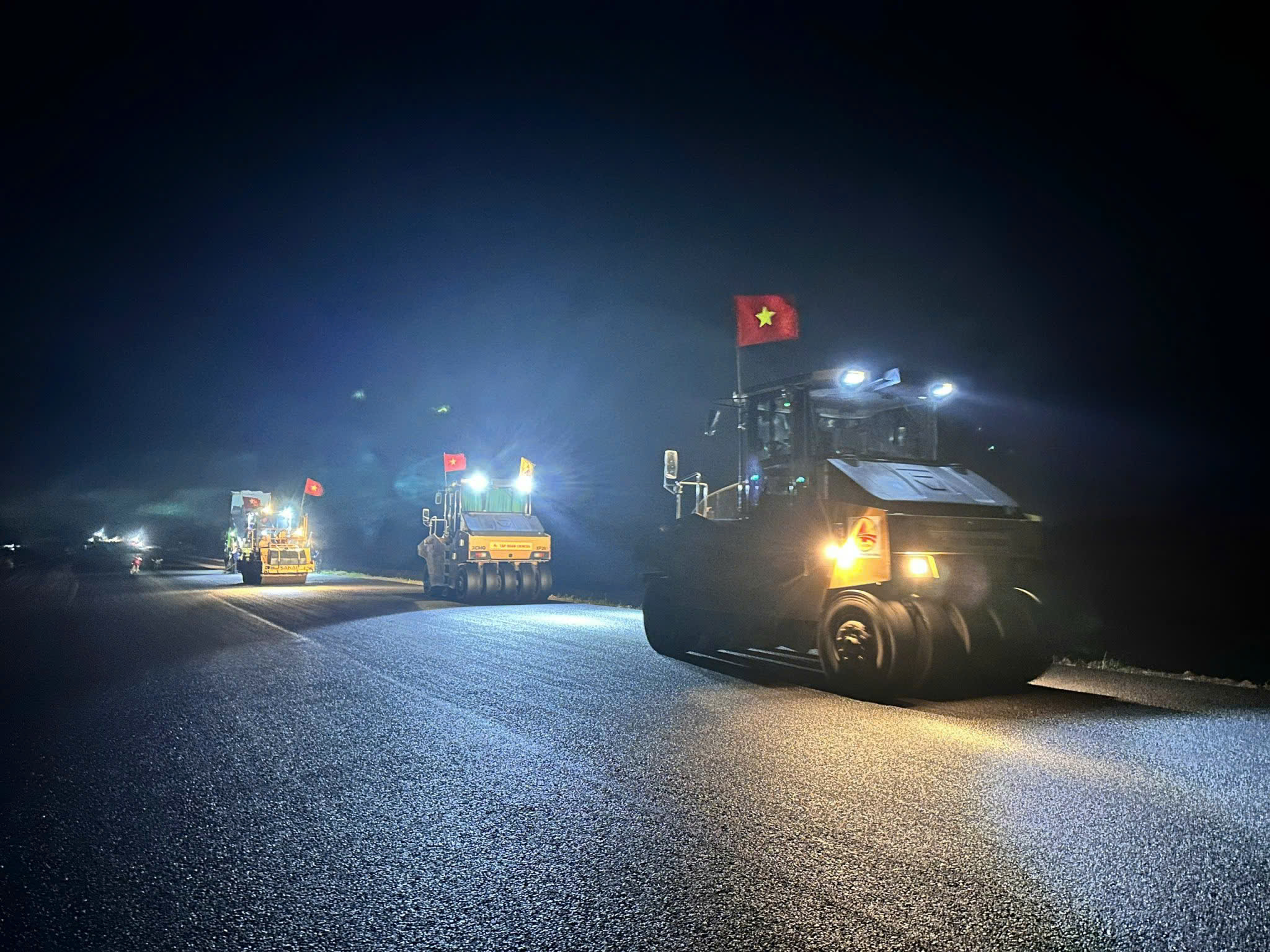 Cienco4 khẳng định năng lực nhà thầu lớn trên cao tốc mới thông xe- Ảnh 4. Cienco4 khẳng định năng lực nhà thầu lớn trên cao tốc mới thông xe- Ảnh 4.