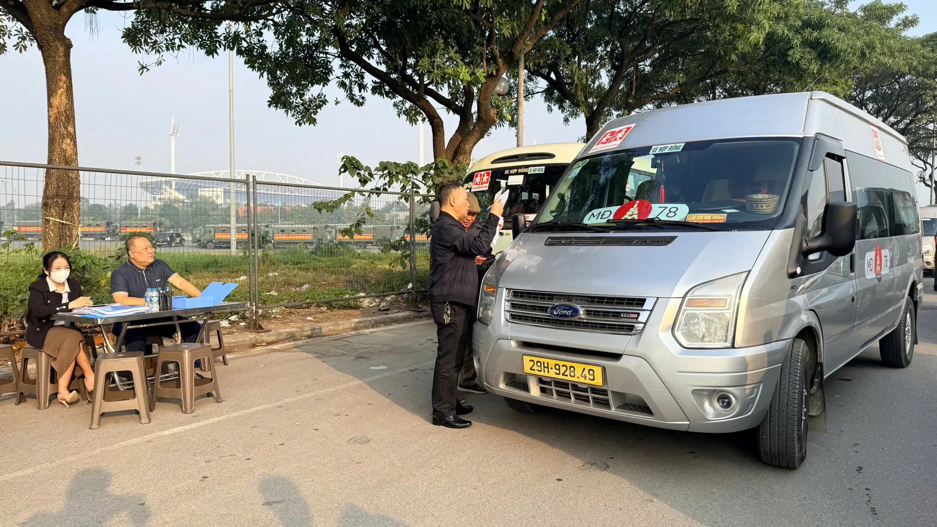 Hà Nội tổng kiểm tra gần 1.000 xe đưa đón học sinh- Ảnh 2. Hà Nội tổng kiểm tra gần 1.000 xe đưa đón học sinh- Ảnh 2.
