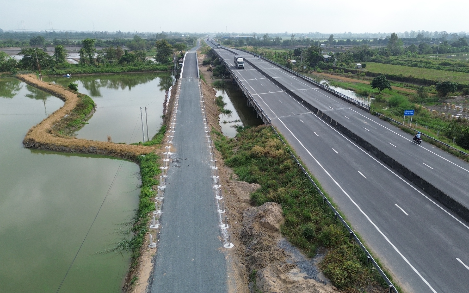 Trải nghiệm cao tốc CT02 nối Đồng Tháp - An Giang: Đường đẹp, còn nỗi lo an toàn- Ảnh 10. Khánh thành hai dự án Cao Lãnh - Lộ Tẻ và Lộ Tẻ - Rạch Sỏi