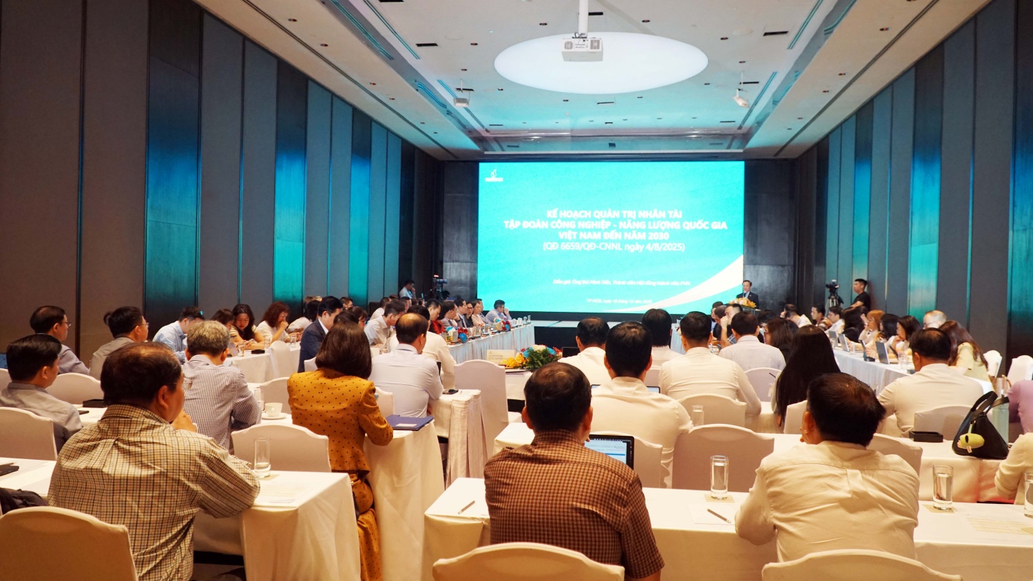 Petrovietnam đẩy mạnh thực hiện chiến lược thu hút và giữ chân nhân tài- Ảnh 1. Petrovietnam đẩy mạnh thực hiện chiến lược thu hút và giữ chân nhân tài- Ảnh 1.