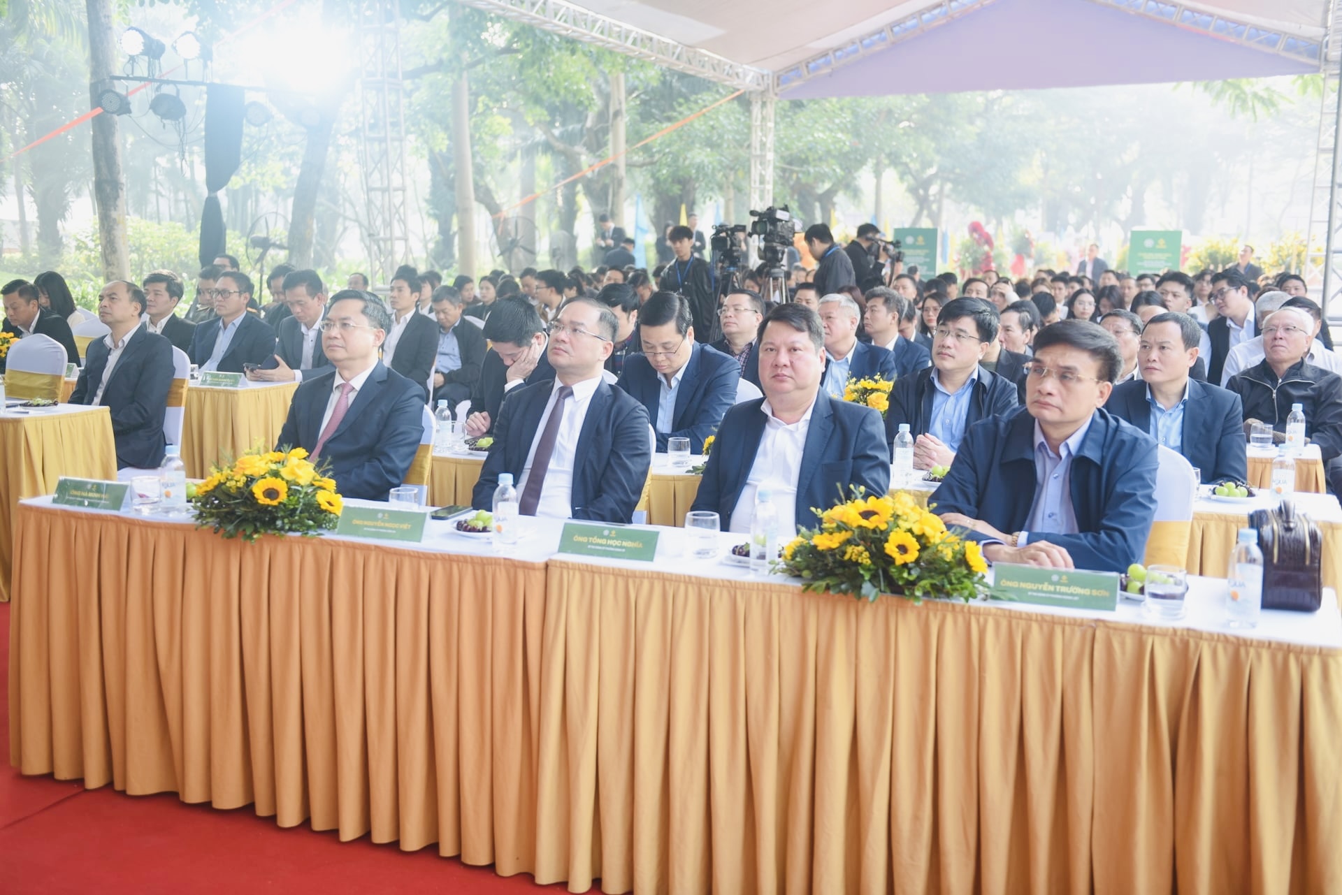 Hà Nội khởi công dự án hơn 4.600 tỷ đồng cải tạo cảnh quan sông Tô Lịch- Ảnh 1. Hà Nội khởi công dự án hơn 4.600 tỷ đồng cải tạo cảnh quan sông Tô Lịch- Ảnh 1.