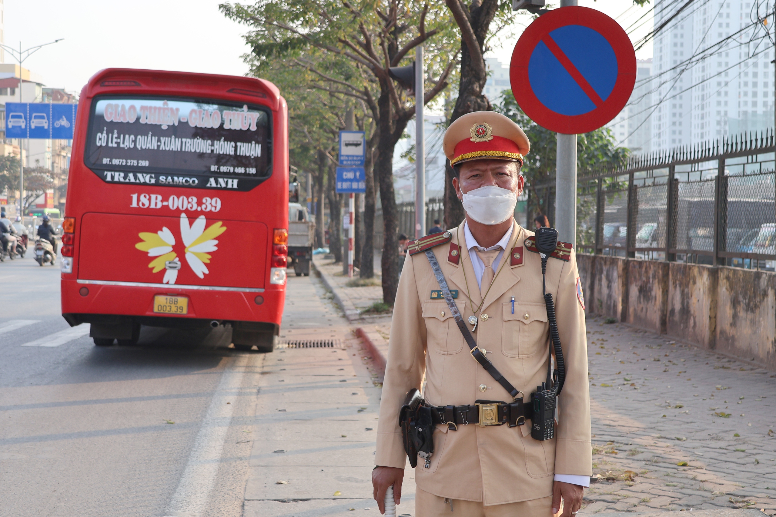 H&agrave; Nội: Camera AI "soi" h&agrave;ng loạt xe kh&aacute;ch vi phạm, CSGT đ&oacute;n l&otilde;ng xử l&yacute;- Ảnh 2.