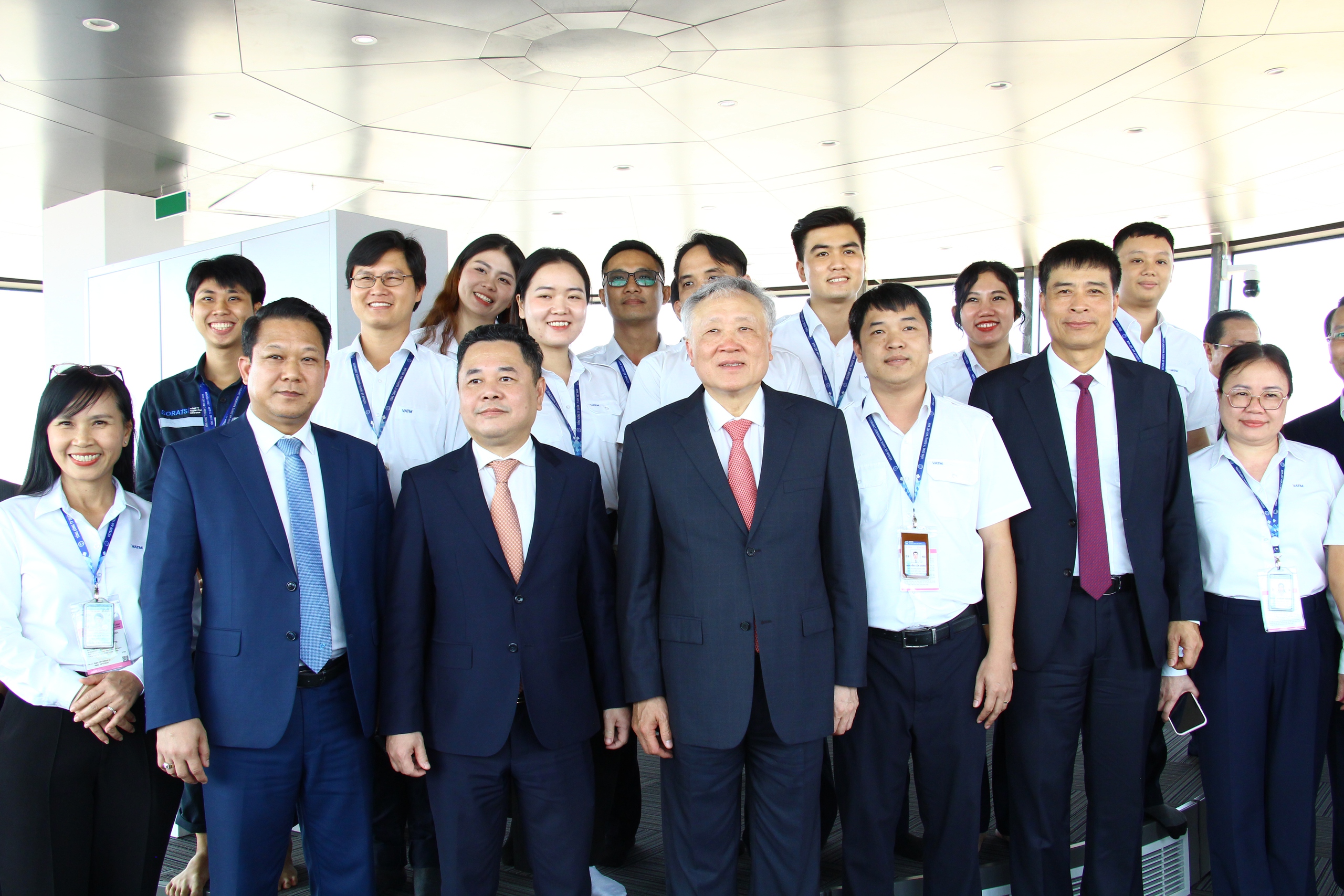 Phó Thủ tướng Nguyễn Hòa Bình dự lễ gắn biển tại công trình quản lý bay sân bay Long Thành- Ảnh 9. Phó Thủ tướng Nguyễn Hòa Bình dự lễ gắn biển tại công trình quản lý bay sân bay Long Thành- Ảnh 9.