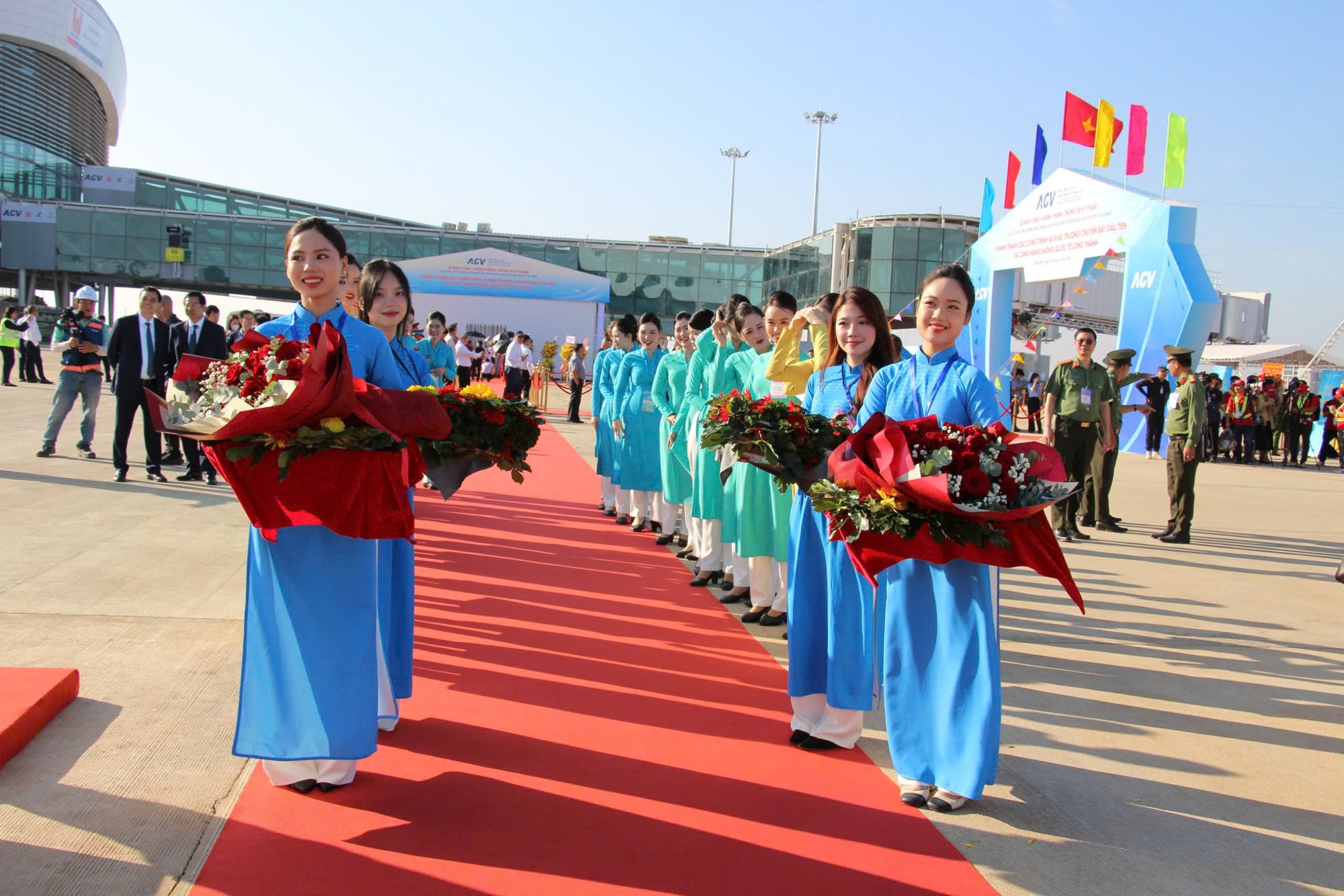 Thủ tướng tuy&ecirc;n bố khởi c&ocirc;ng, kh&aacute;nh th&agrave;nh 234 dự &aacute;n lớn tr&ecirc;n cả nước- Ảnh 1.