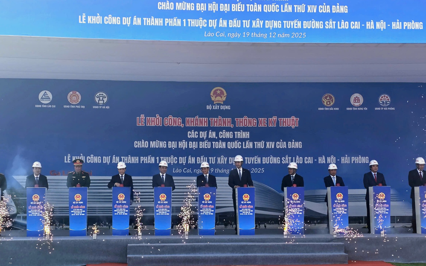 Ban QLDA Đường sắt chủ động, quyết liệt triển khai khối lượng công việc lớn trong năm 2025- Ảnh 4. Đồng loạt khởi công Dự án thành phần 1 thuộc tuyến đường sắt Lào Cai - Hà Nội - Hải Phòng