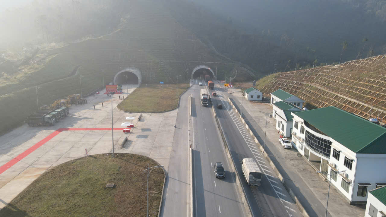 Khởi c&ocirc;ng dự &aacute;n hầm Thần Vũ: N&acirc;ng tầm cao tốc Bắc - Nam đoạn Diễn Ch&acirc;u - B&atilde;i Vọt- Ảnh 2.