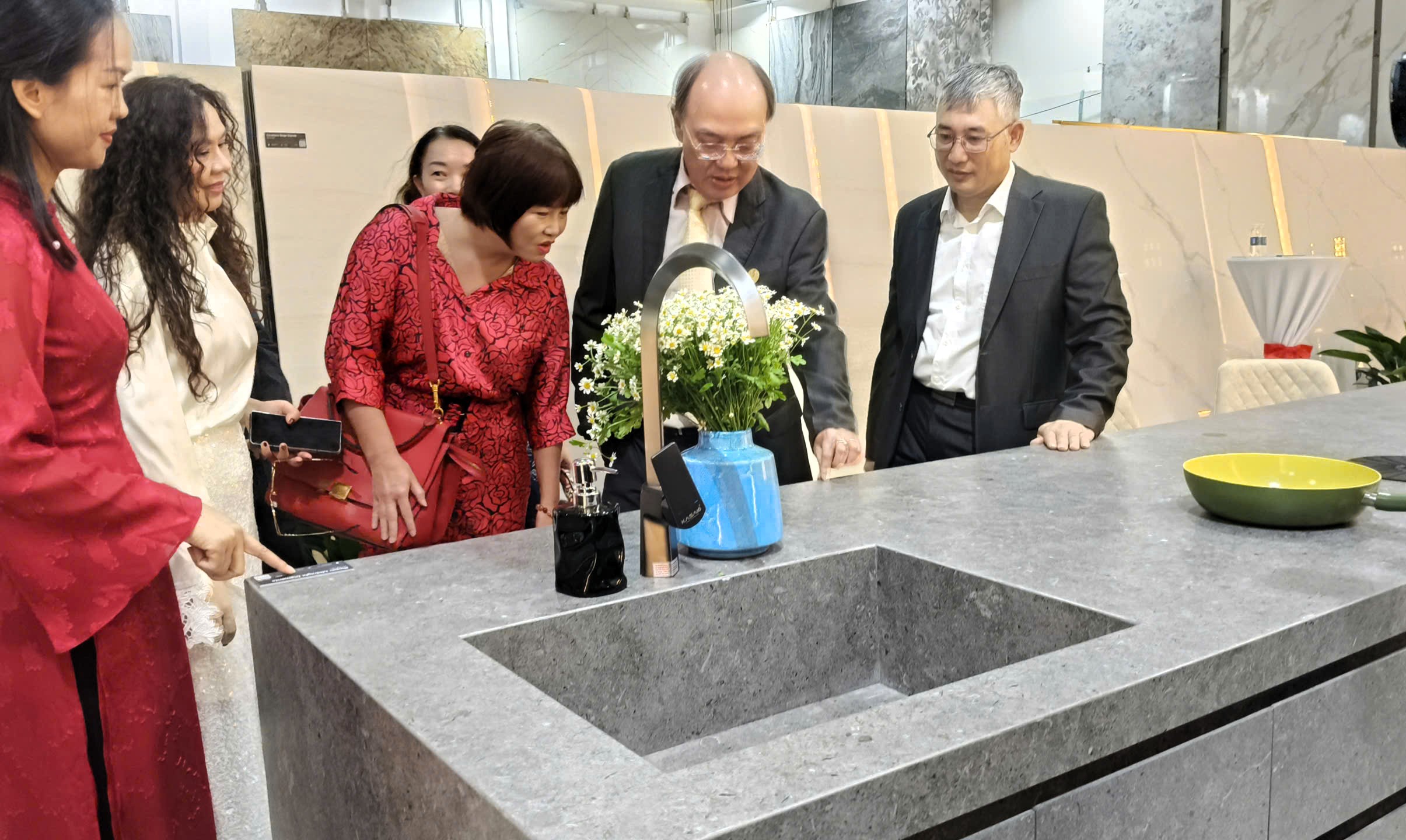 Trung t&acirc;m ph&acirc;n phối vật liệu x&acirc;y dựng c&ocirc;ng nghệ cao ch&iacute;nh thức hoạt động ở ph&iacute;a Nam- Ảnh 1.