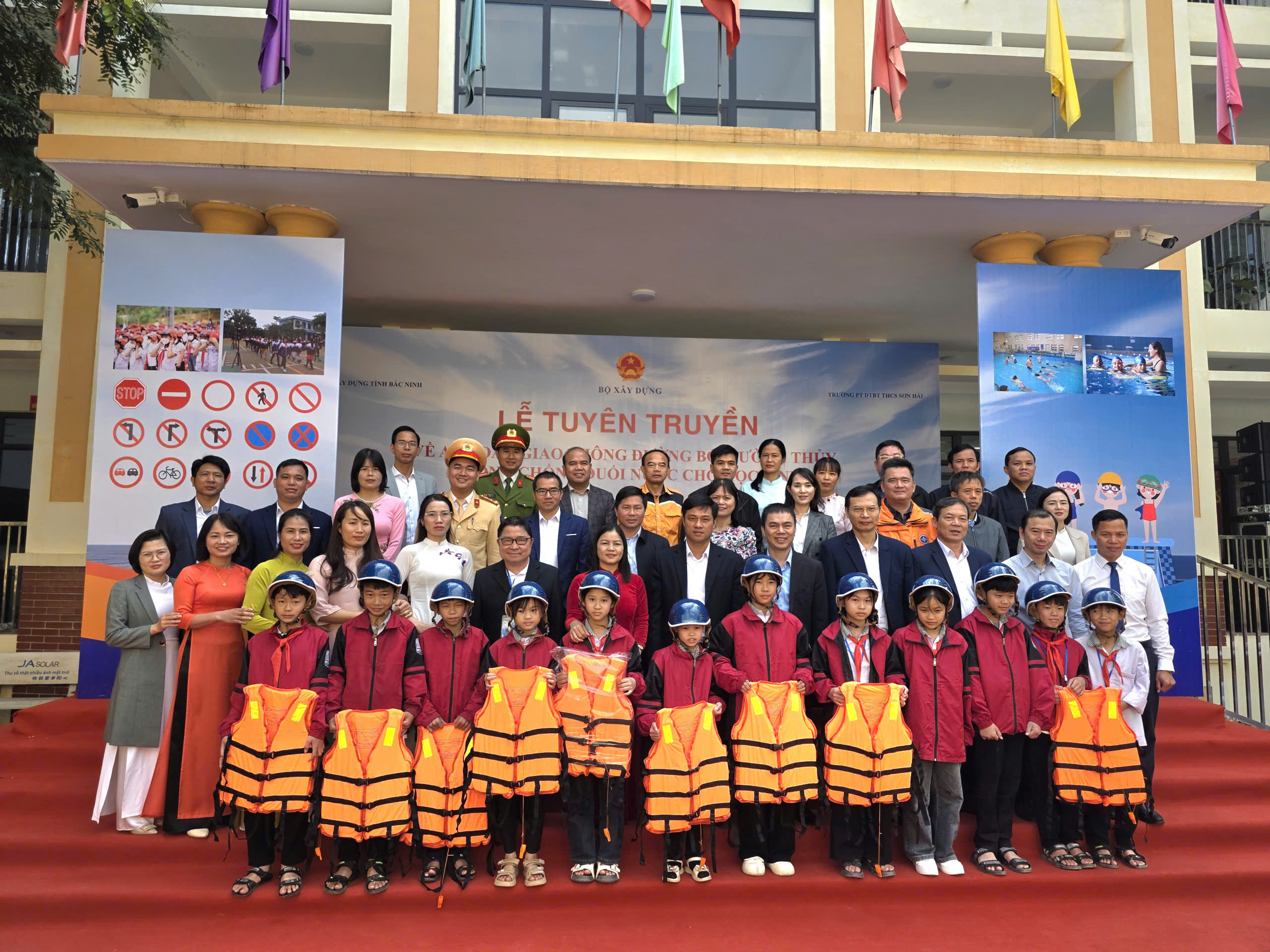 Bộ Xây dựng tổ chức tuyên truyền an toàn giao thông cho học sinh tại Bắc Ninh- Ảnh 8. Bộ Xây dựng tổ chức tuyên truyền an toàn giao thông cho học sinh tại Bắc Ninh- Ảnh 8.