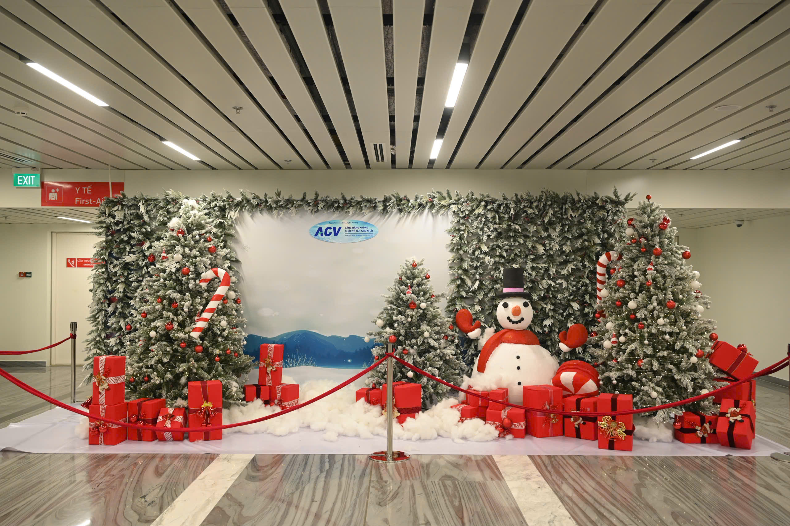 Kh&ocirc;ng gian lễ hội tại Nh&agrave; ga T3 tạo điểm nhấn mới cho s&acirc;n bay T&acirc;n Sơn Nhất- Ảnh 4.