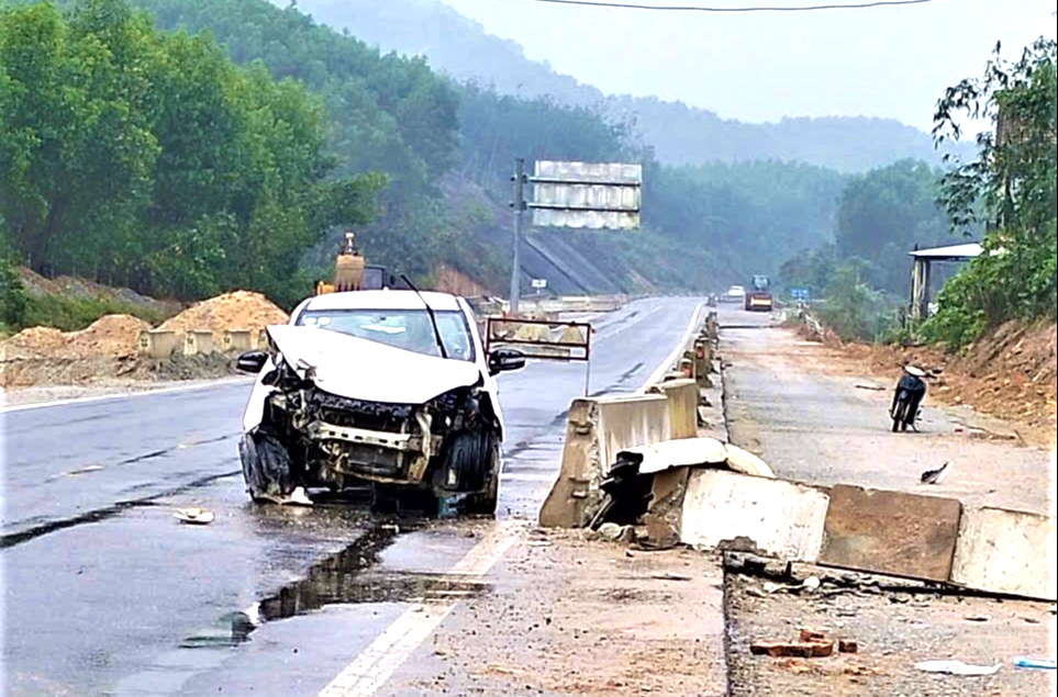 Huế: Tai nạn tr&ecirc;n cao tốc La Sơn - H&ograve;a Li&ecirc;n, b&eacute; trai 9 th&aacute;ng tuổi tử vong- Ảnh 1.