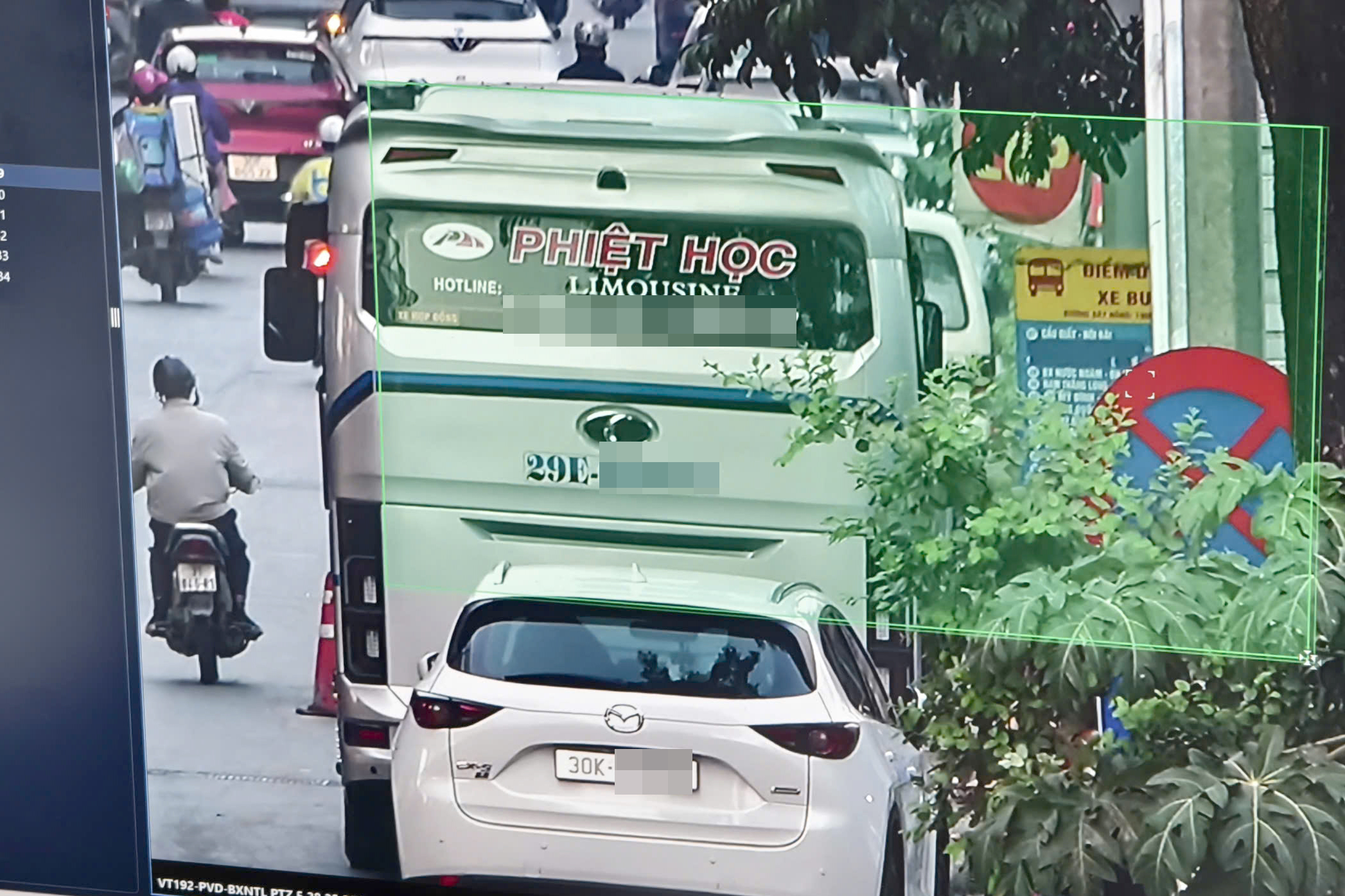 H&agrave; Nội: Camera AI "soi" h&agrave;ng loạt xe kh&aacute;ch vi phạm, CSGT đ&oacute;n l&otilde;ng xử l&yacute;- Ảnh 7.
