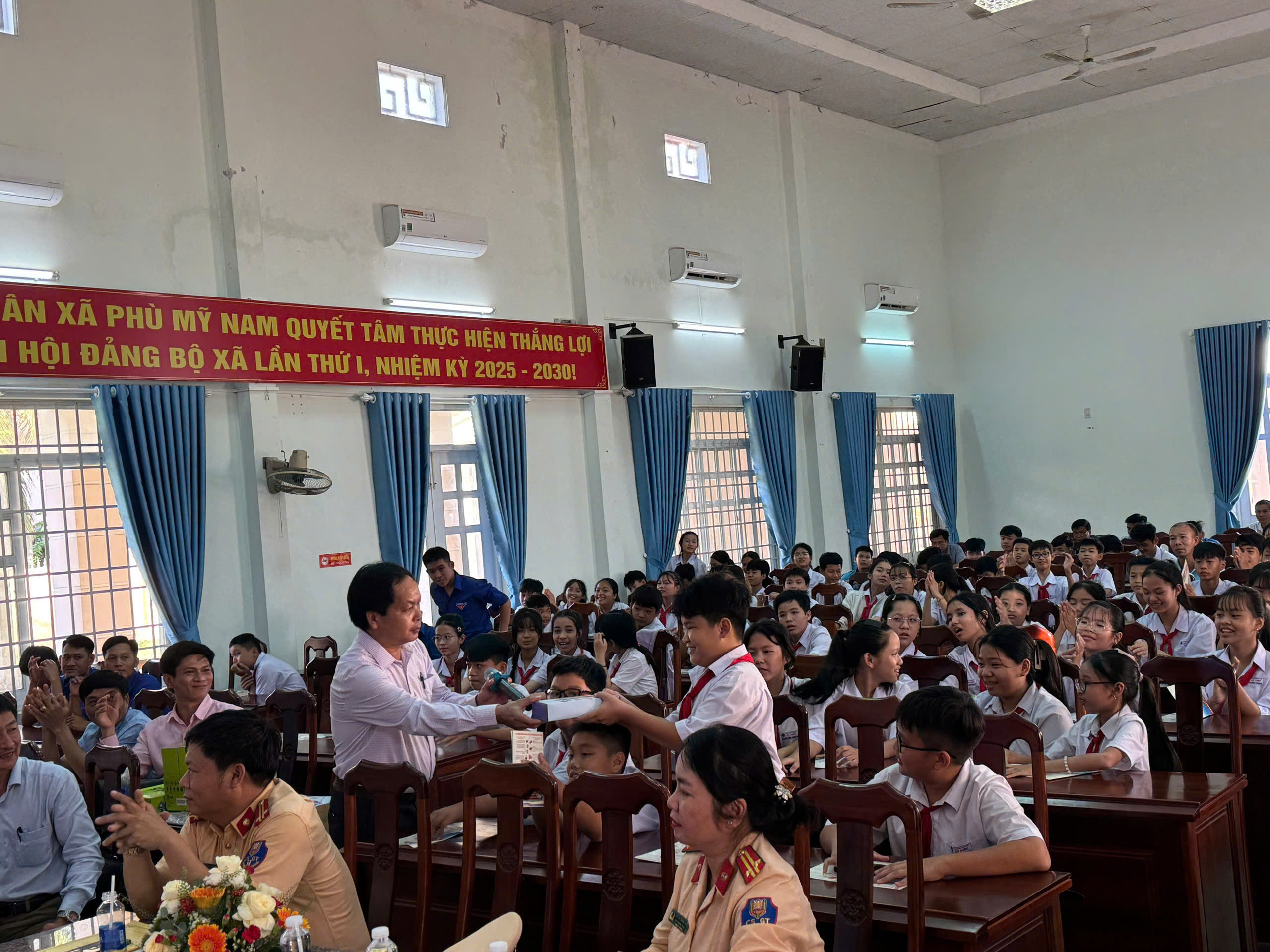 Tuyến đường sắt Nghĩa B&igrave;nh: Tai nạn giảm s&acirc;u nhờ cương quyết đ&oacute;ng lối đi tự mở- Ảnh 1.