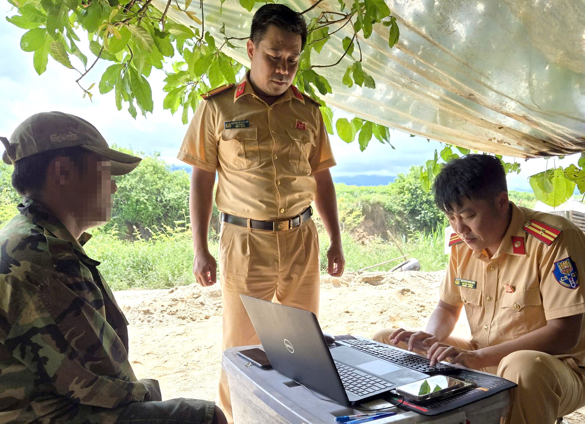 Cảnh s&aacute;t đường thủy Đắk Lắk tăng cường xử l&yacute; vi phạm giao th&ocirc;ng đường thủy- Ảnh 1.