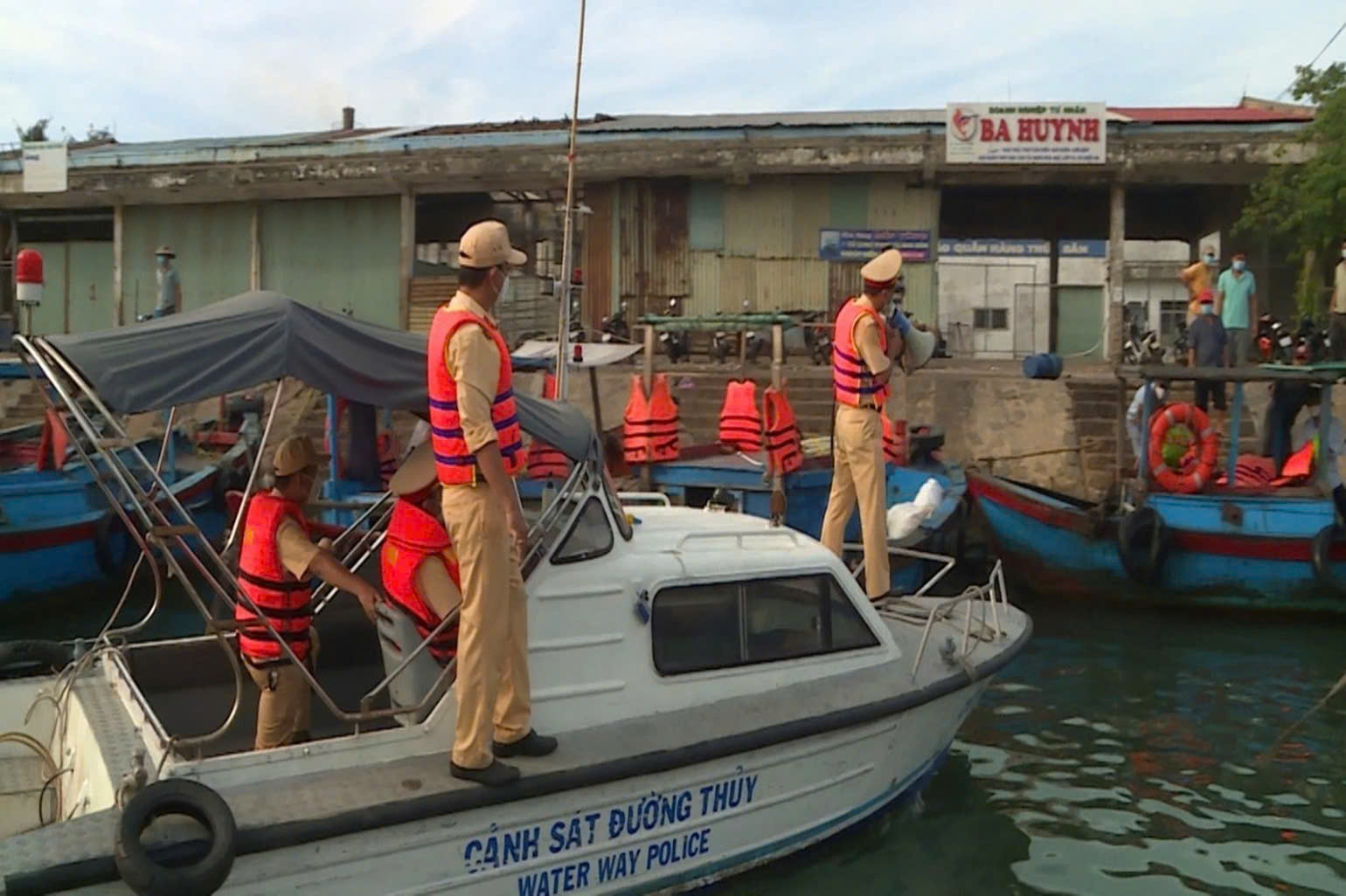 Gia Lai xử nghiêm vi phạm, giảm tai nạn trên biển- Ảnh 2. Gia Lai xử nghiêm vi phạm, giảm tai nạn trên biển- Ảnh 2.