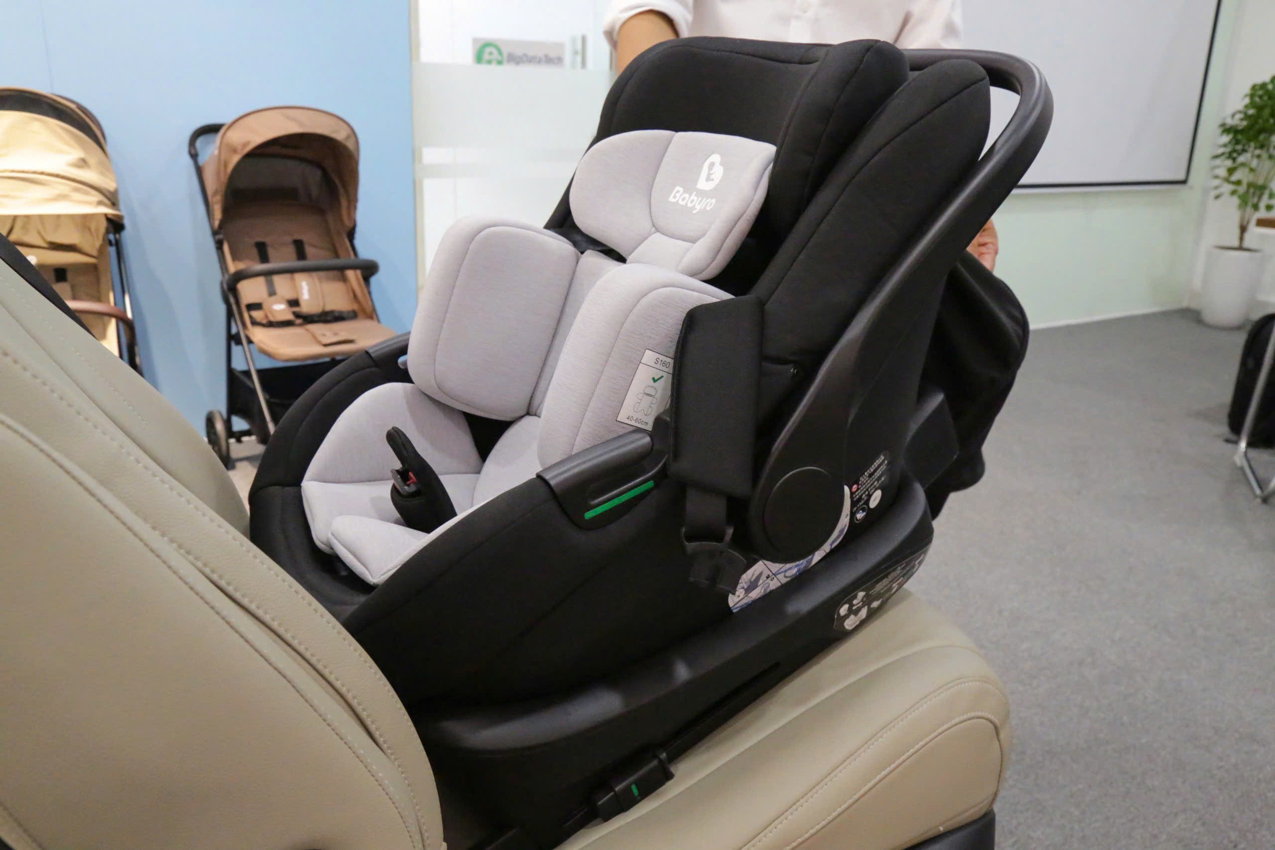 Cục CSGT: &Ocirc; t&ocirc; kinh doanh vận tải h&agrave;nh kh&aacute;ch kh&ocirc;ng cần lắp ghế an to&agrave;n cho trẻ em- Ảnh 1.