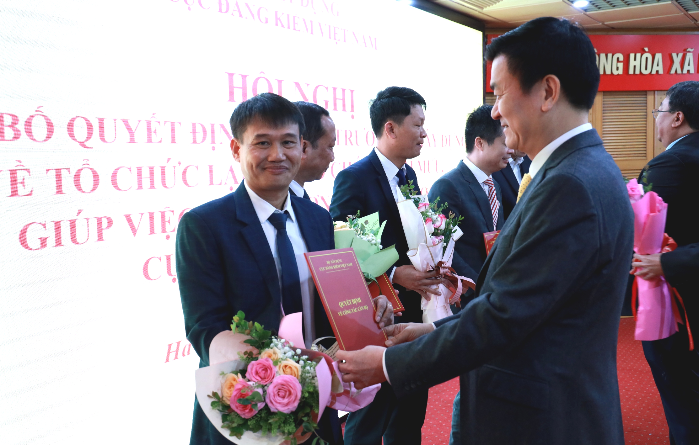 Tổ chức lại Cục Đăng kiểm Việt Nam: Giảm đầu mối, tăng hiệu quả quản lý- Ảnh 2. Tổ chức lại Cục Đăng kiểm Việt Nam: Giảm đầu mối, tăng hiệu quả quản lý- Ảnh 2.