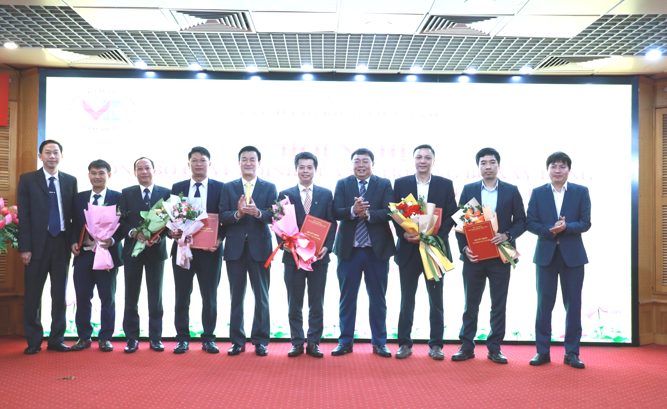 Tổ chức lại Cục Đăng kiểm Việt Nam: Giảm đầu mối, tăng hiệu quả quản lý- Ảnh 3. Tổ chức lại Cục Đăng kiểm Việt Nam: Giảm đầu mối, tăng hiệu quả quản lý- Ảnh 3.