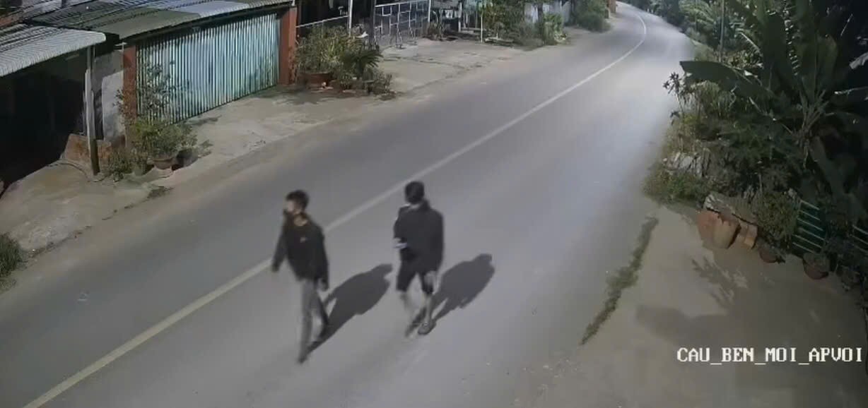 T&acirc;y Ninh: C&ocirc;ng an kịp thời giải cứu hai thanh ni&ecirc;n nghi bị lừa trong đ&ecirc;m- Ảnh 1.