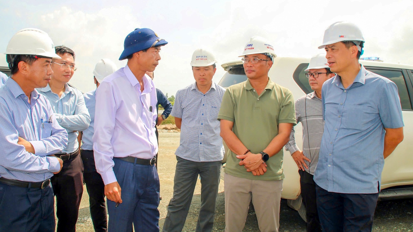 Deputy Minister Pham Minh Ha urges final push to open Can Tho&ndash;Ca Mau Expressway on Dec 19- Ảnh 1.