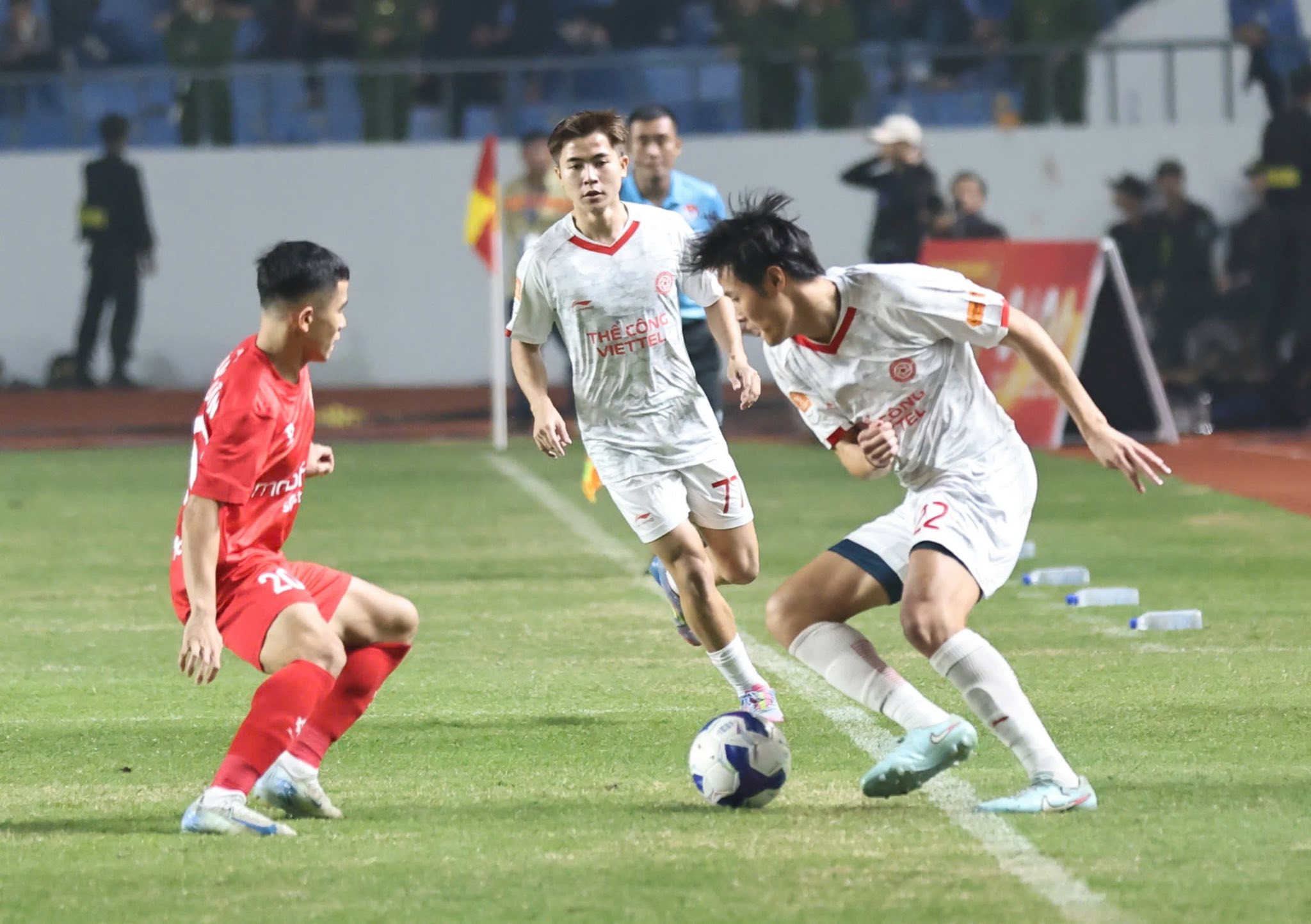 Th&aacute;i Nguy&ecirc;n rực s&aacute;ng trong đ&ecirc;m khai mạc Giải Tứ h&ugrave;ng 2025- Ảnh 16.