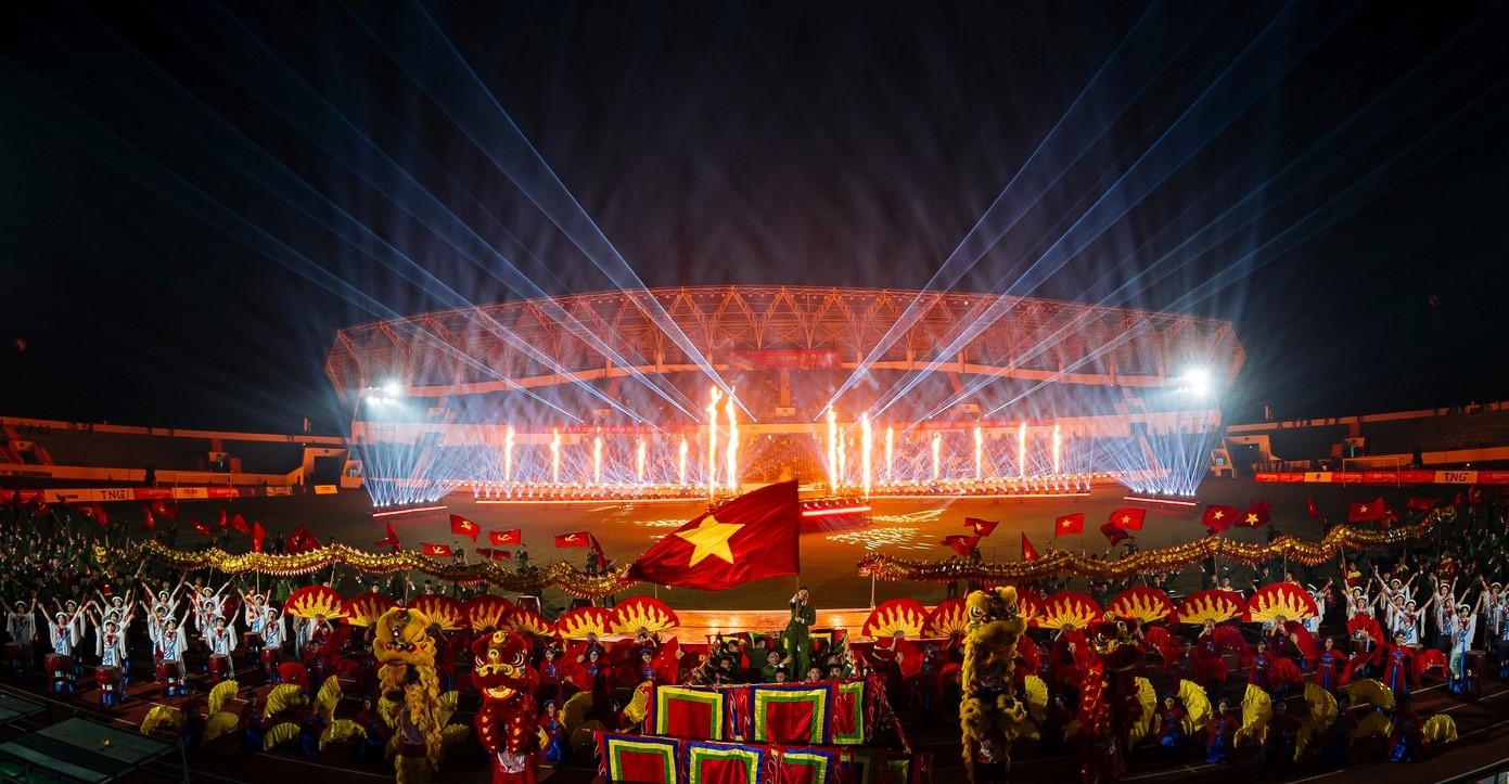 Th&aacute;i Nguy&ecirc;n rực s&aacute;ng trong đ&ecirc;m khai mạc Giải Tứ h&ugrave;ng 2025- Ảnh 4.