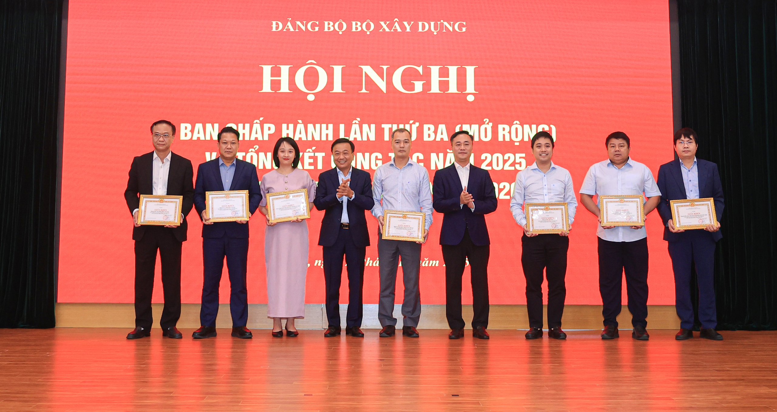 Đảng bộ Bộ Xây dựng triển khai đồng bộ, toàn diện nhiệm vụ năm 2026- Ảnh 4. Đảng bộ Bộ Xây dựng triển khai đồng bộ, toàn diện nhiệm vụ năm 2026- Ảnh 4.