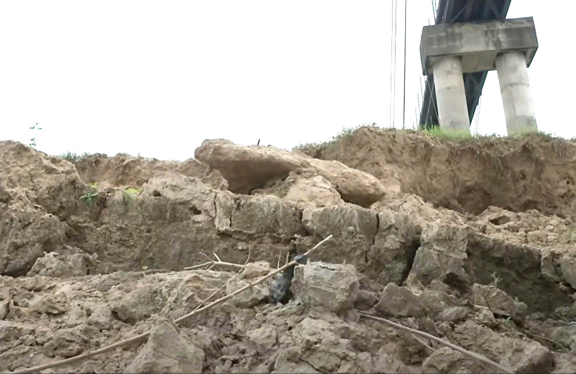 Nghệ An: Người dân vùng cao mong sớm có cầu treo qua sông qua suối- Ảnh 5. Nghệ An: Người dân vùng cao mong sớm có cầu treo qua sông qua suối- Ảnh 5.